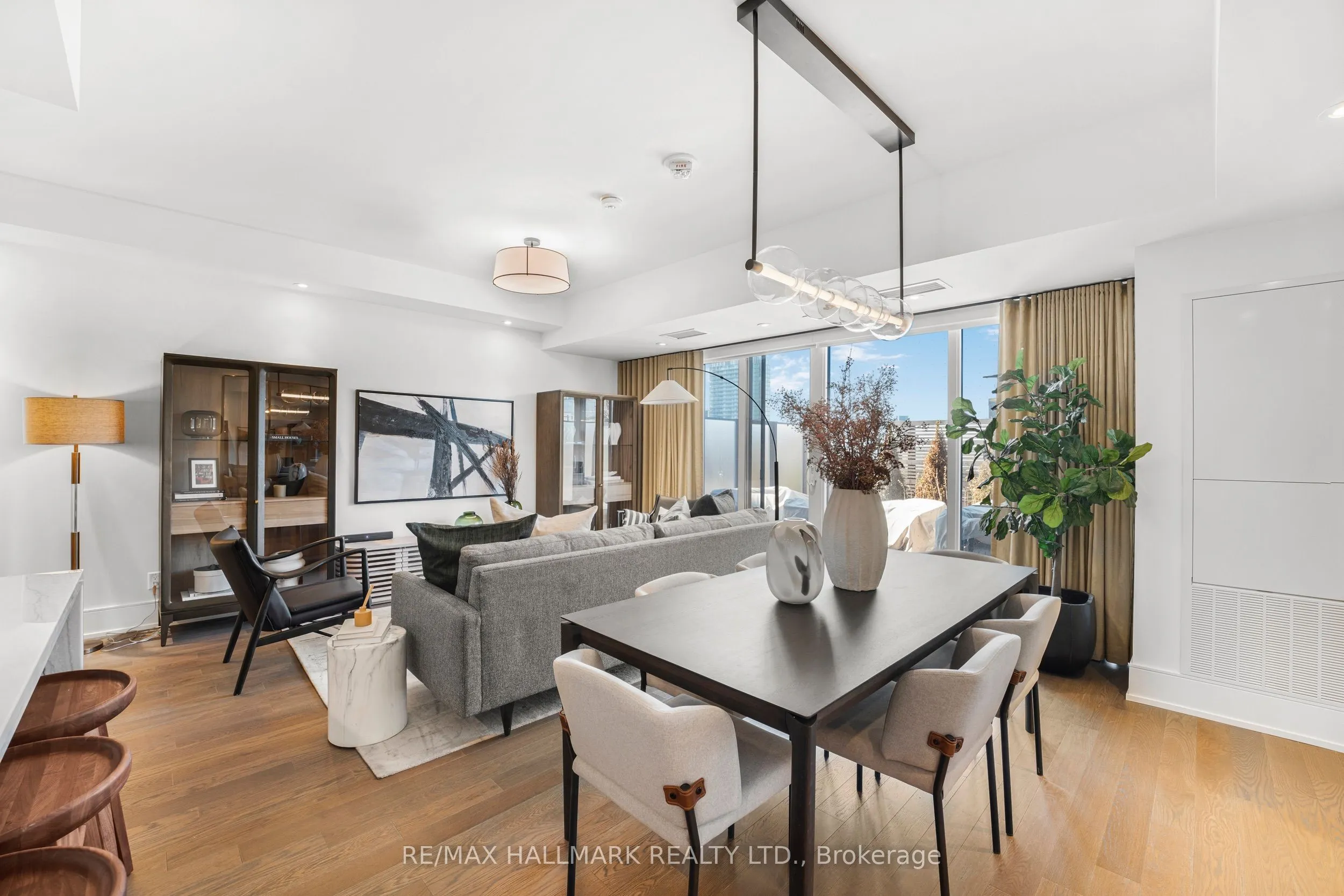 480 Front Street W, #516