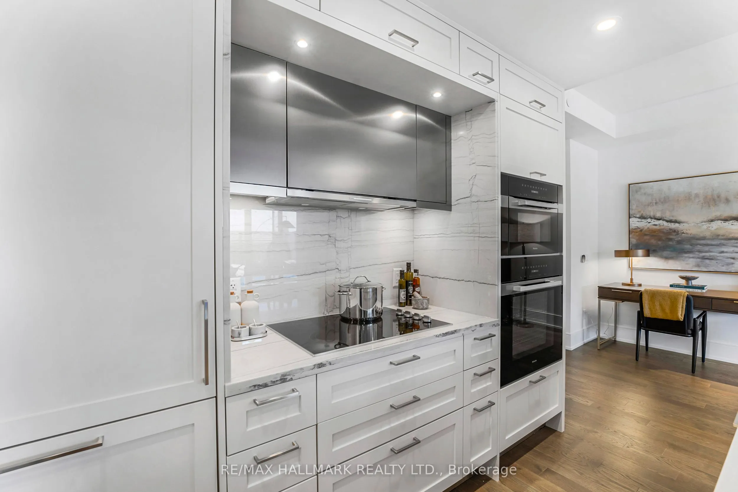 480 Front Street W, #516
