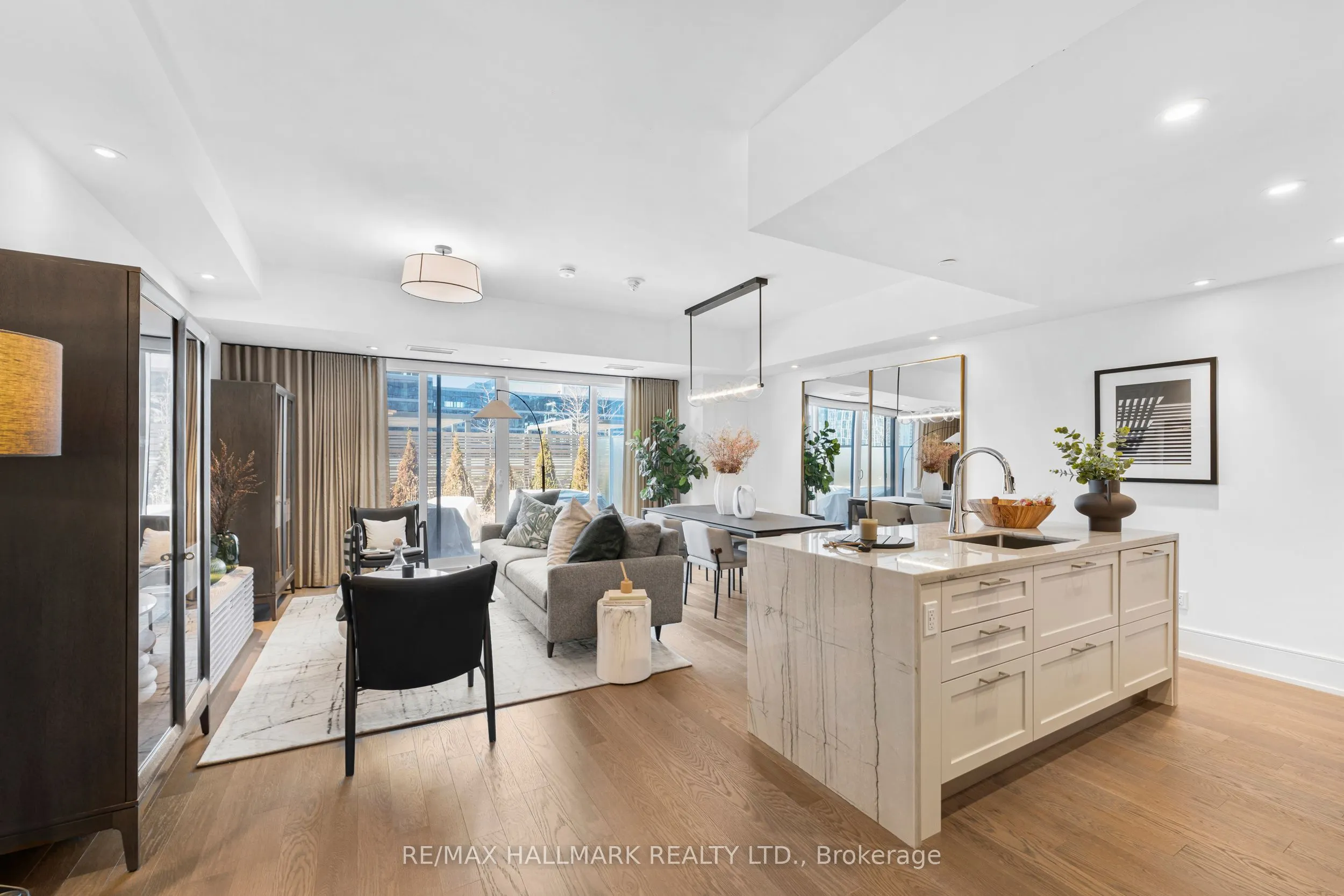 480 Front Street W, #516