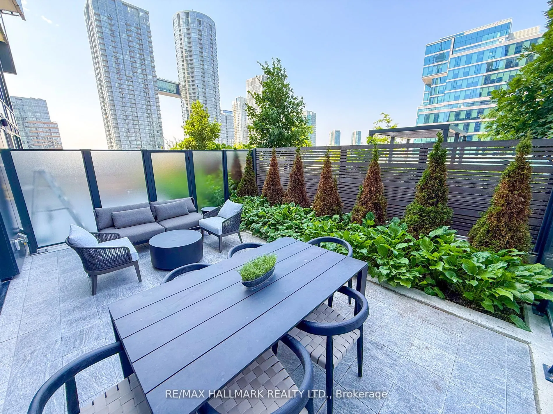 480 Front Street W, #516