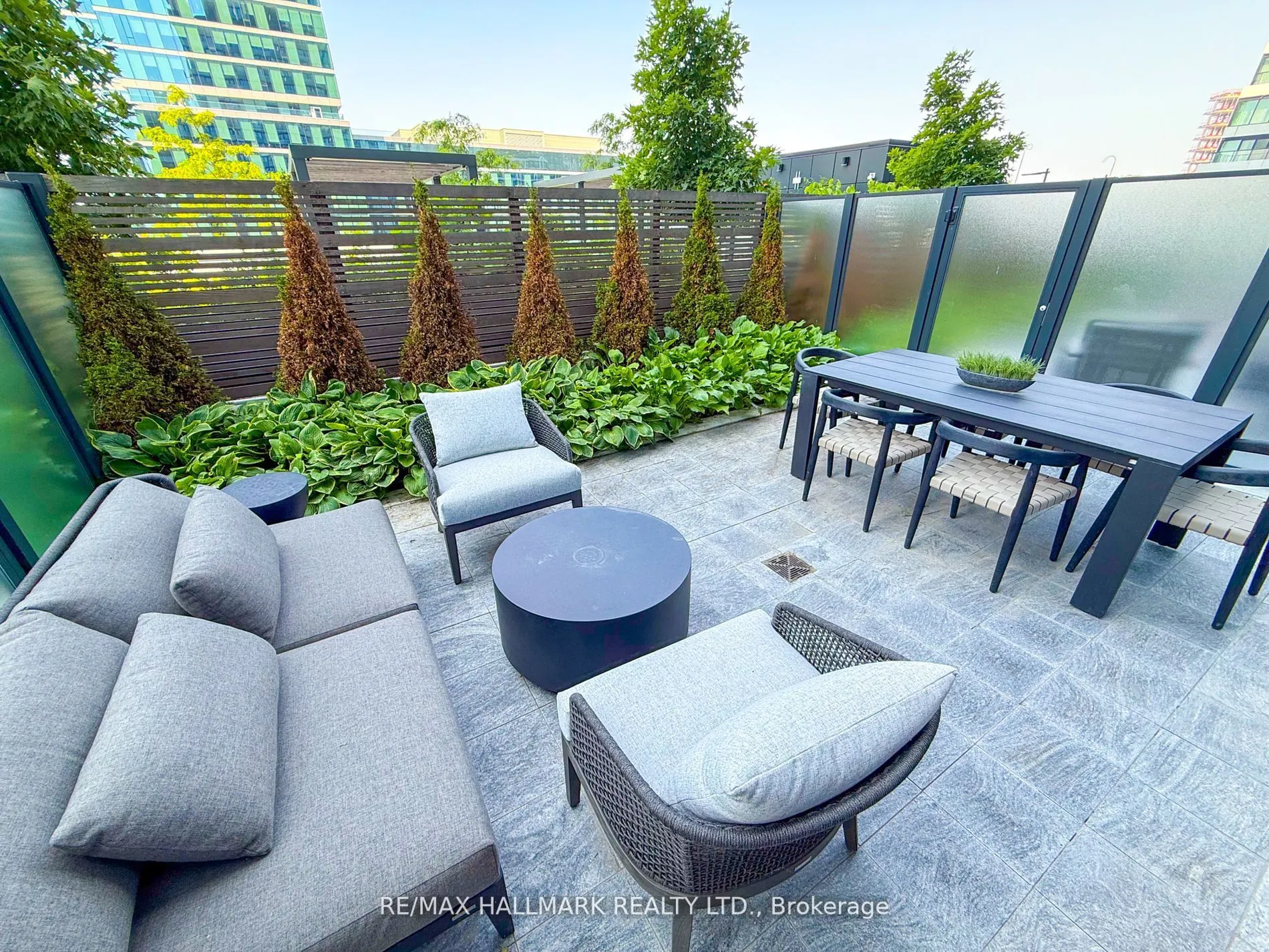480 Front Street W, #516