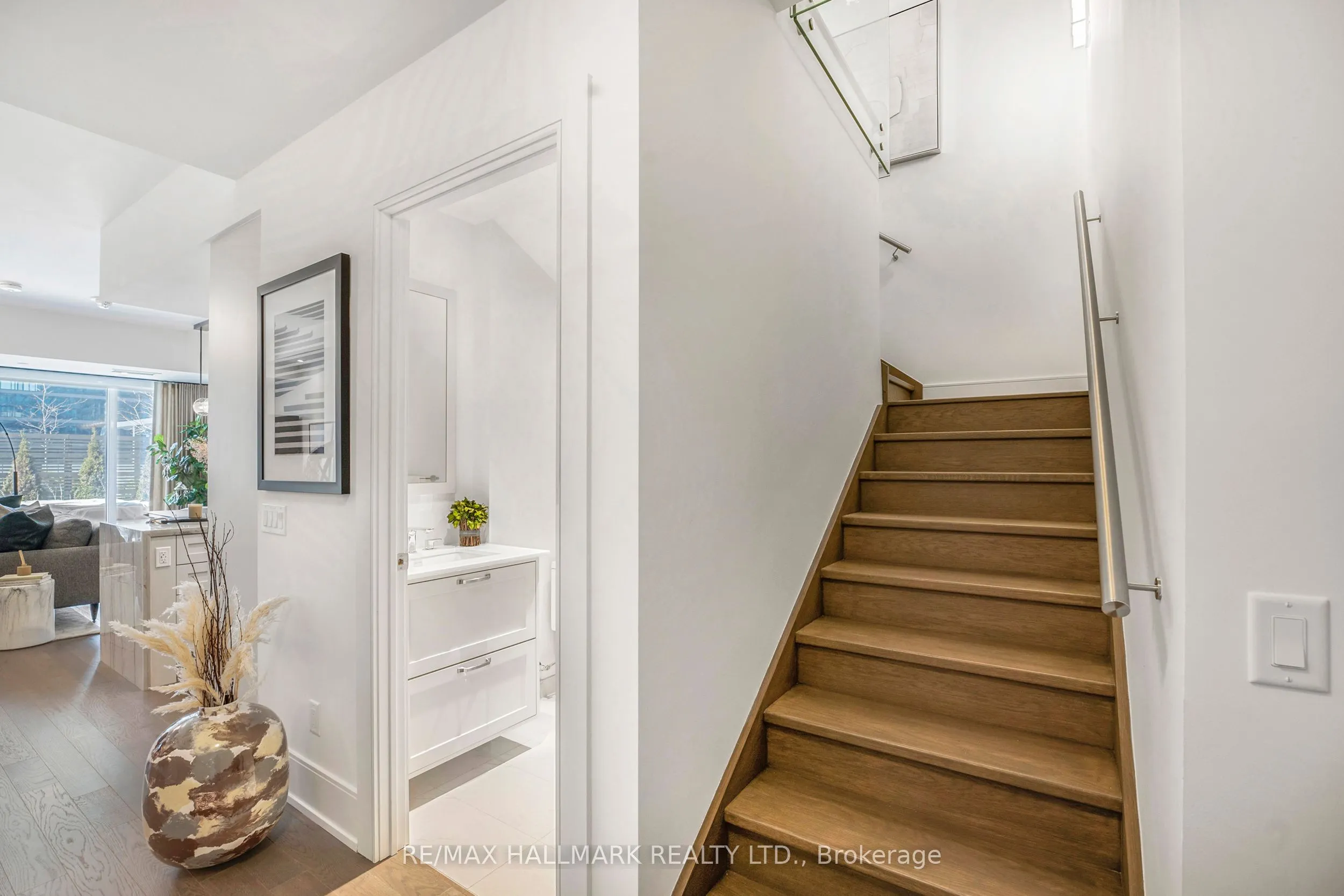 480 Front Street W, #516