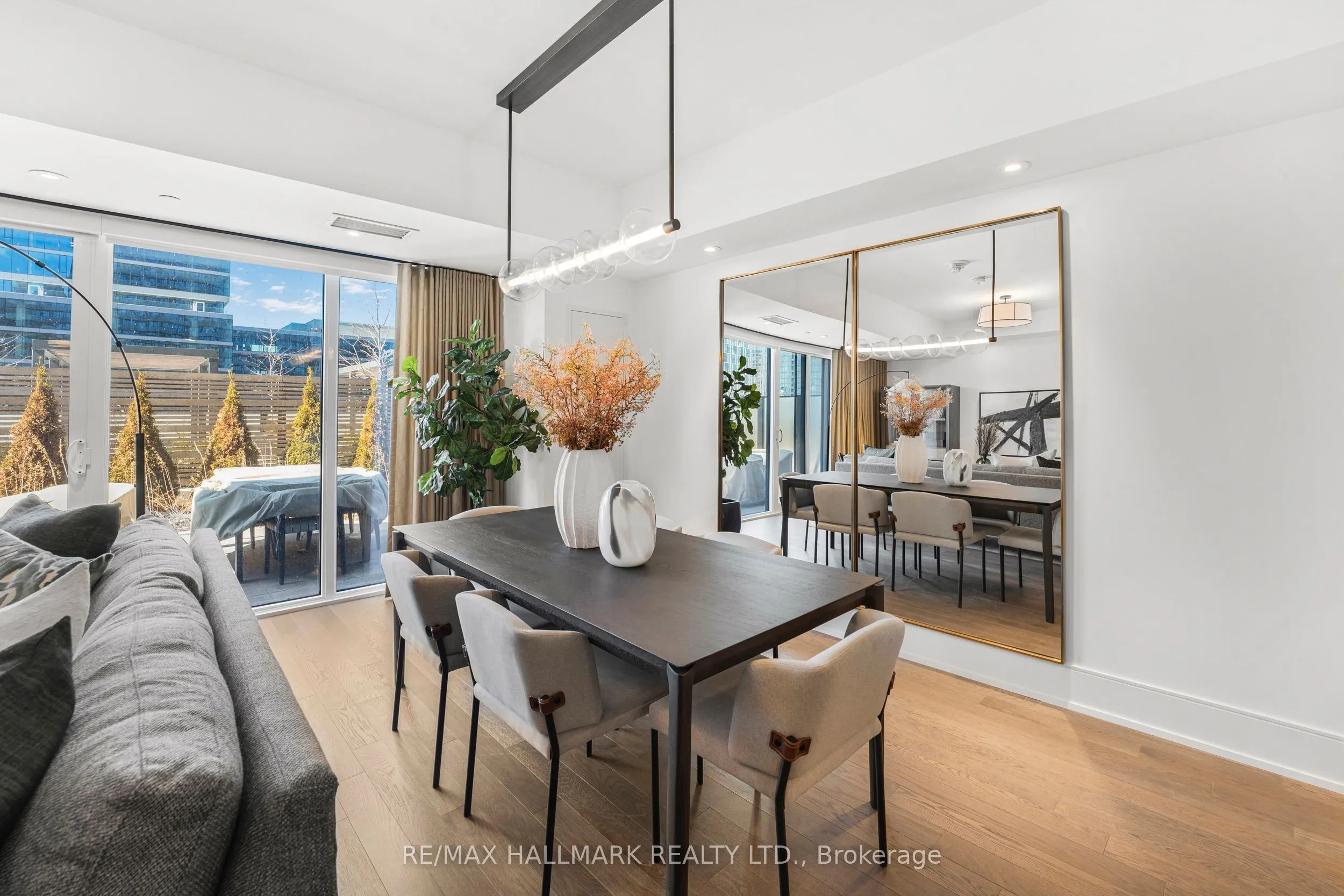480 Front Street W, #516