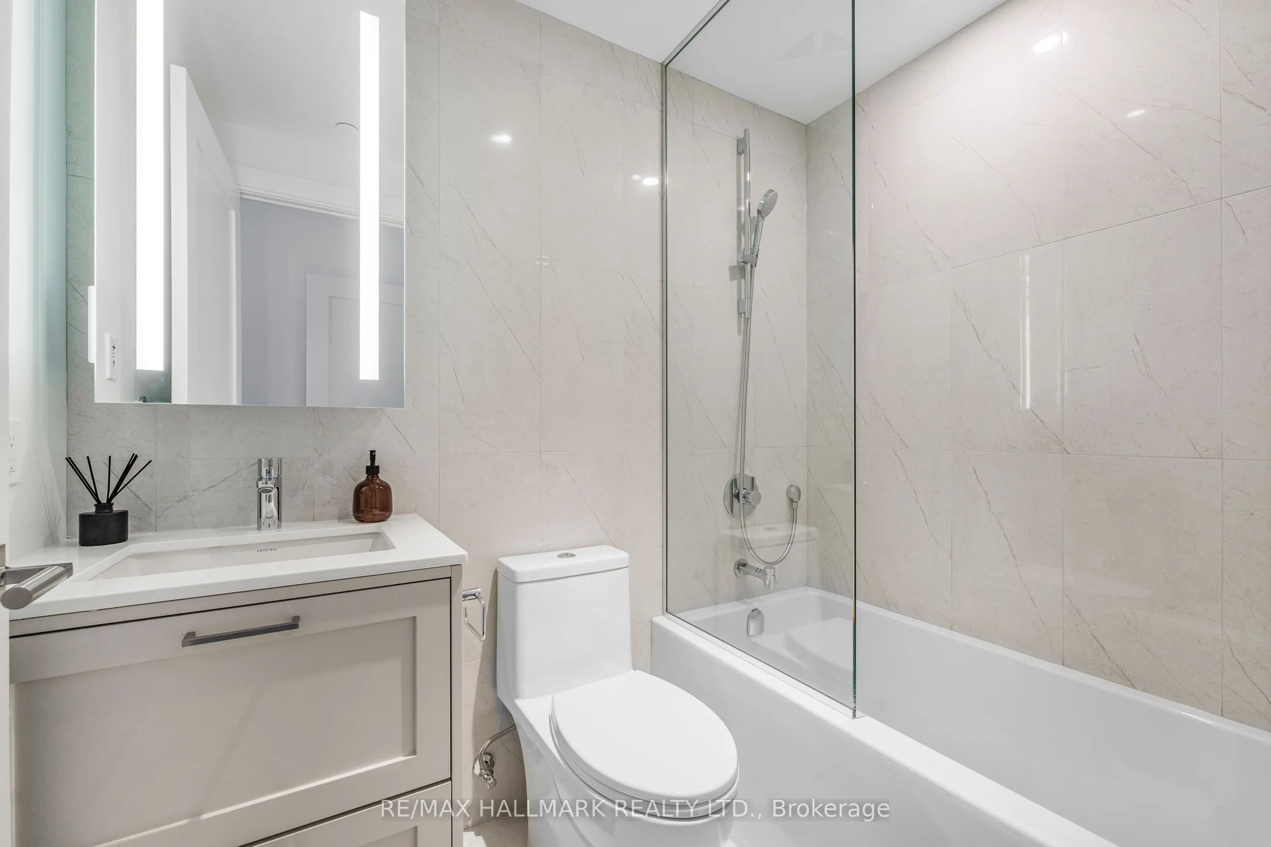 480 Front Street W, #516