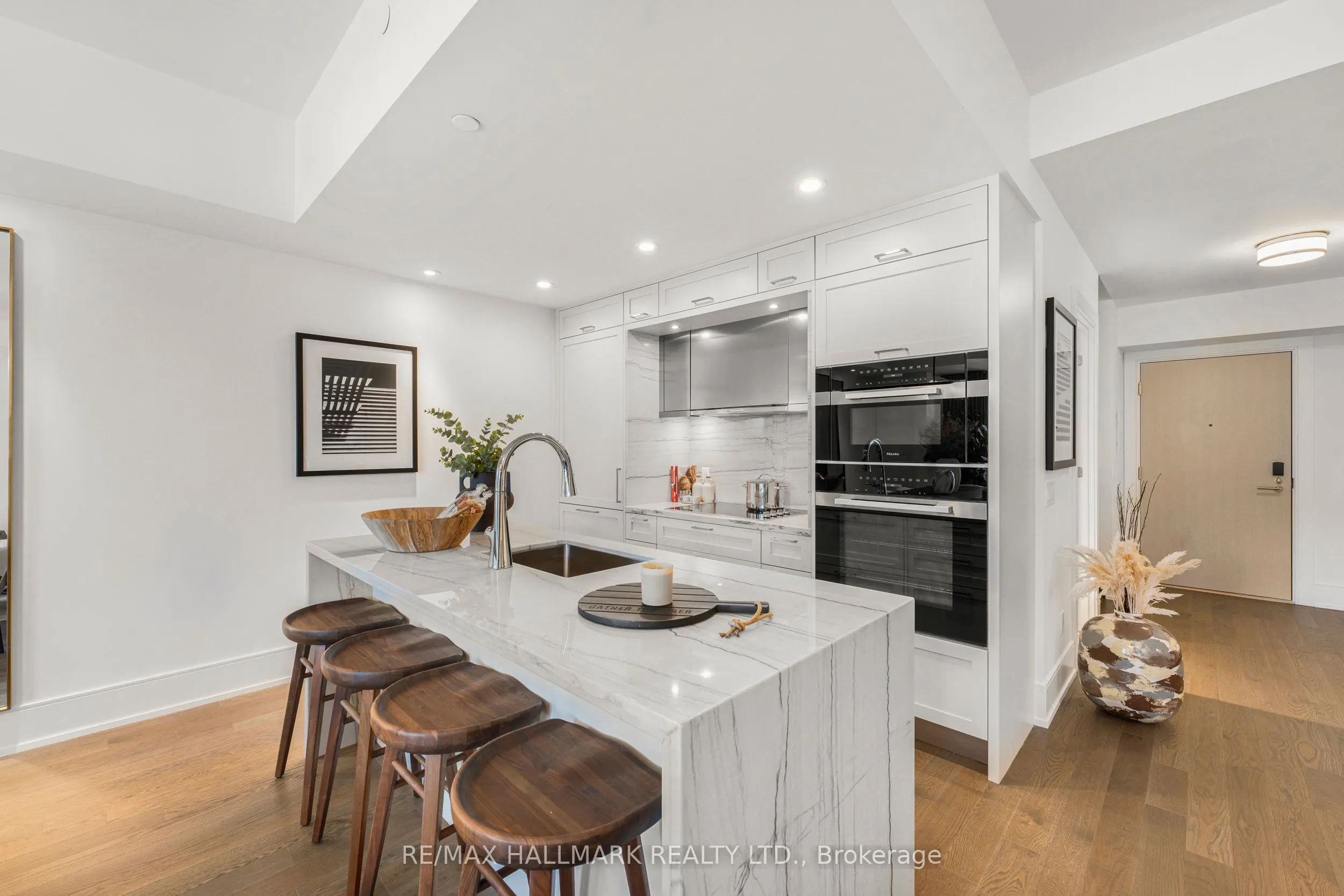 480 Front Street W, #516