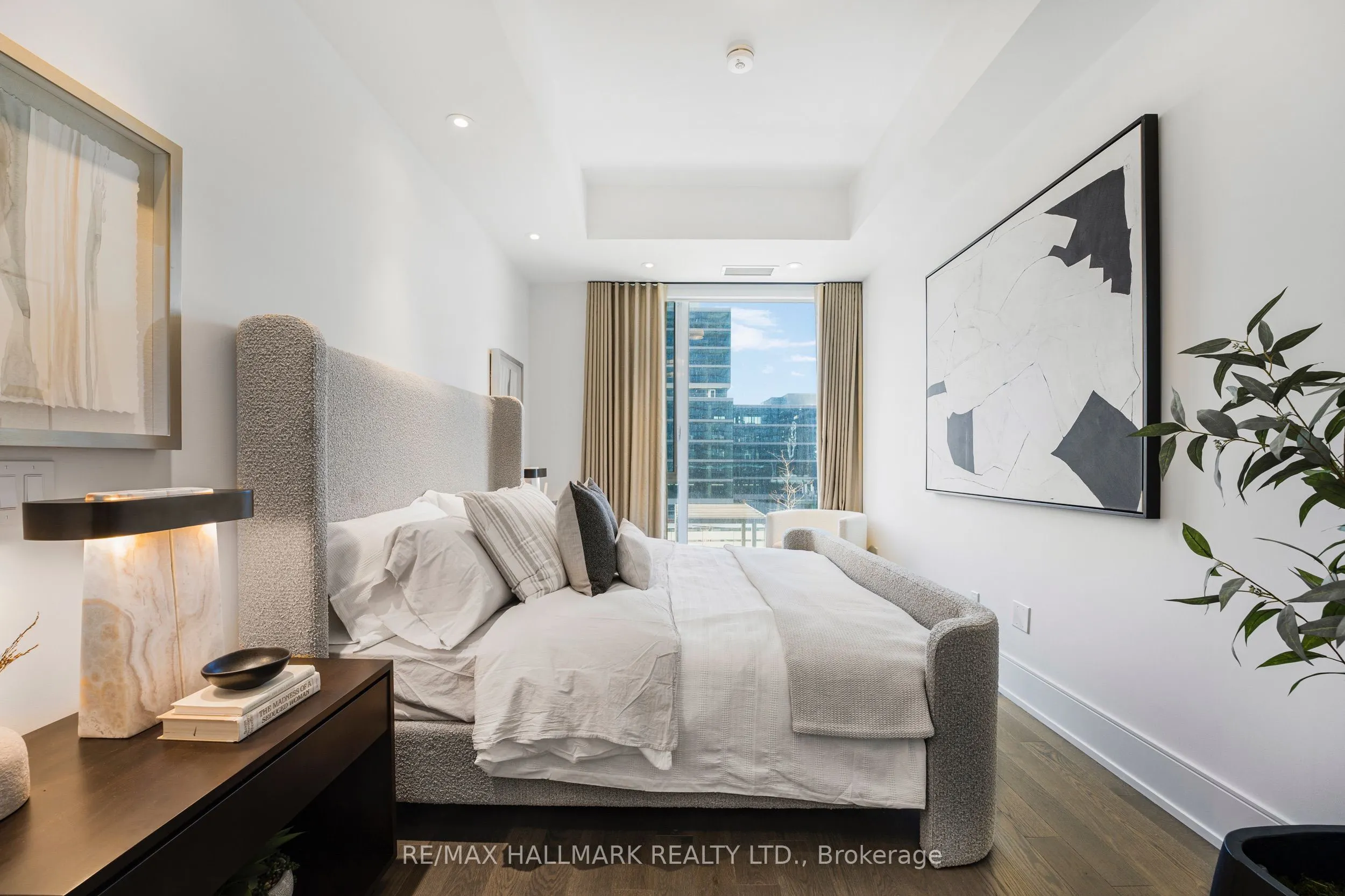 480 Front Street W, #516