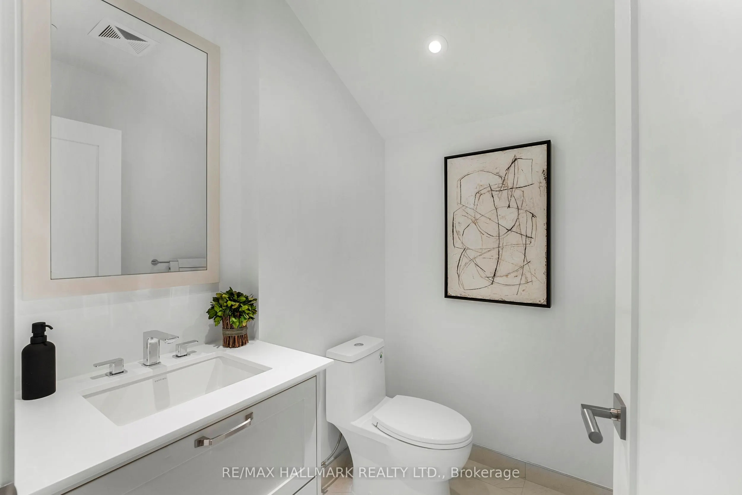 480 Front Street W, #516