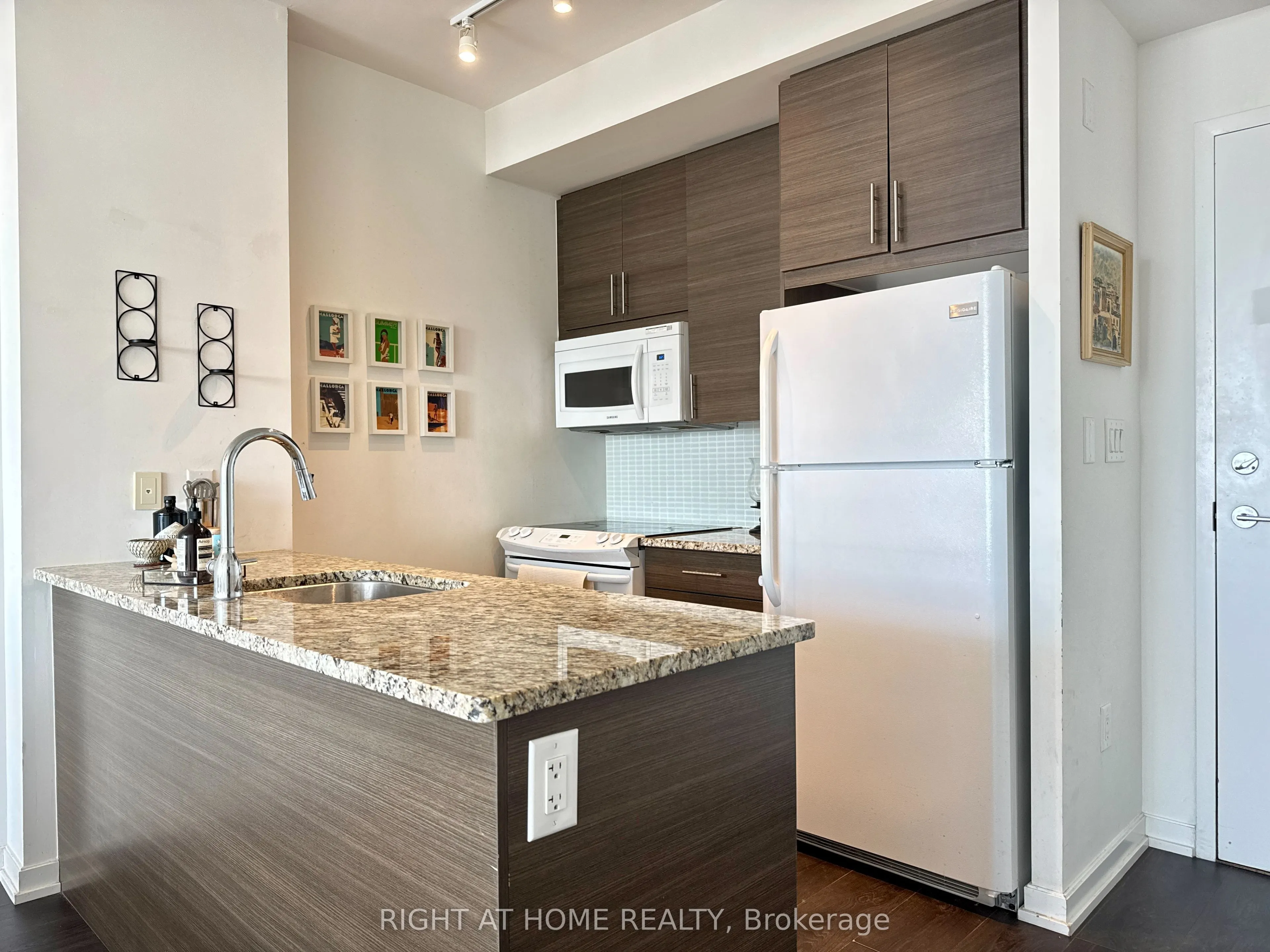 70 Forest Manor Road, #2109
