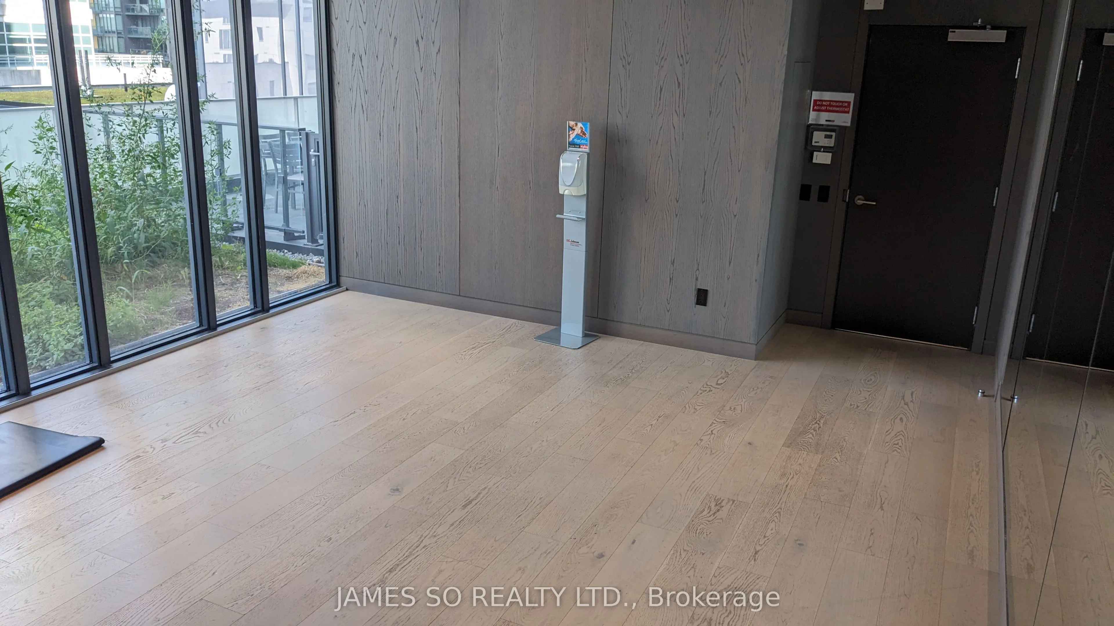 22 Lombard Street, #401