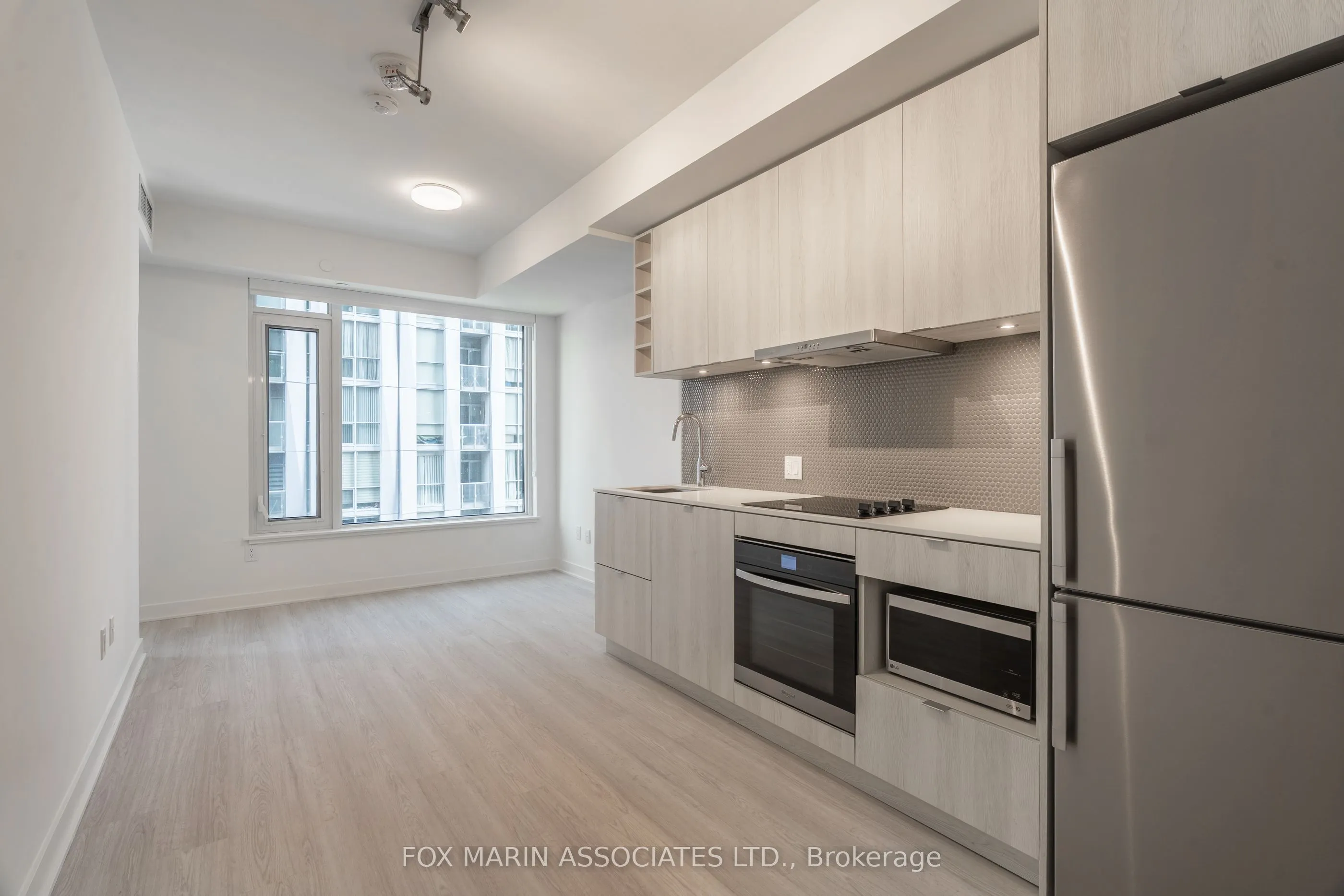 11 Yorkville Avenue, #808