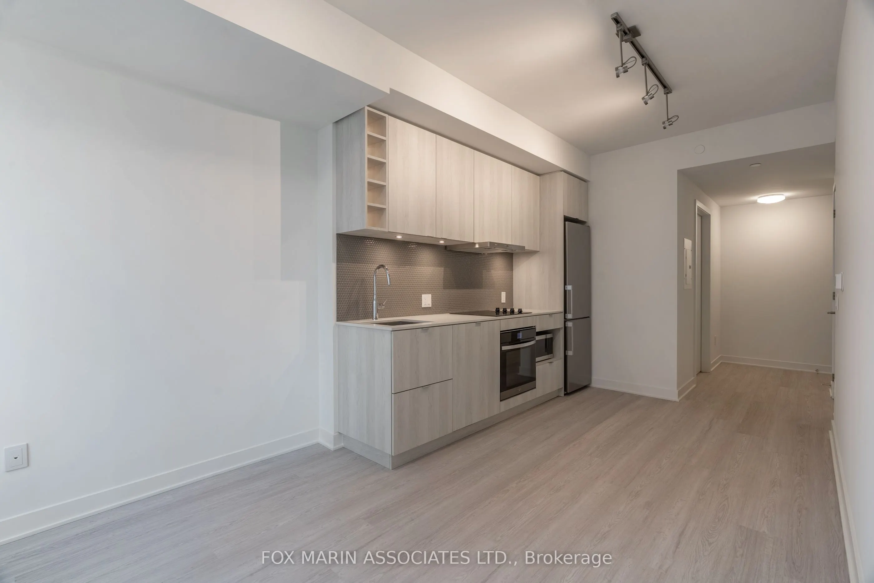 11 Yorkville Avenue, #808