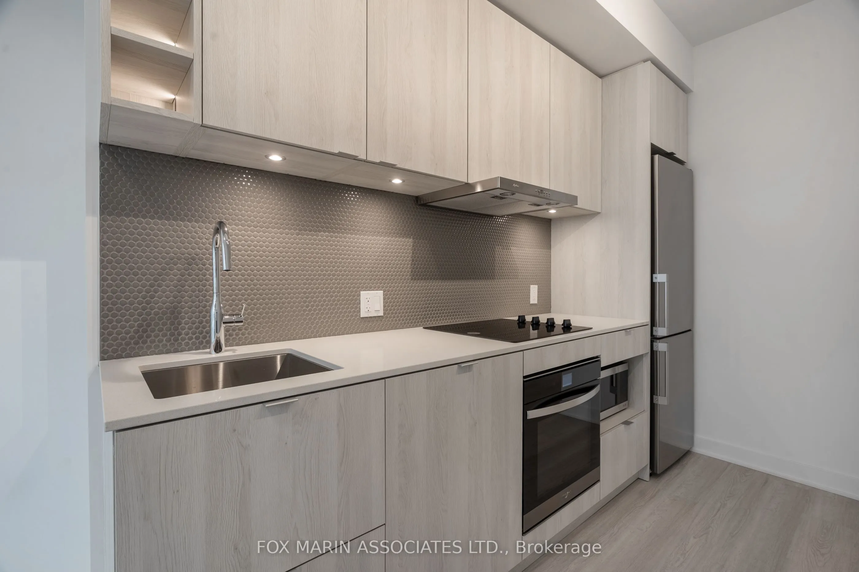11 Yorkville Avenue, #808