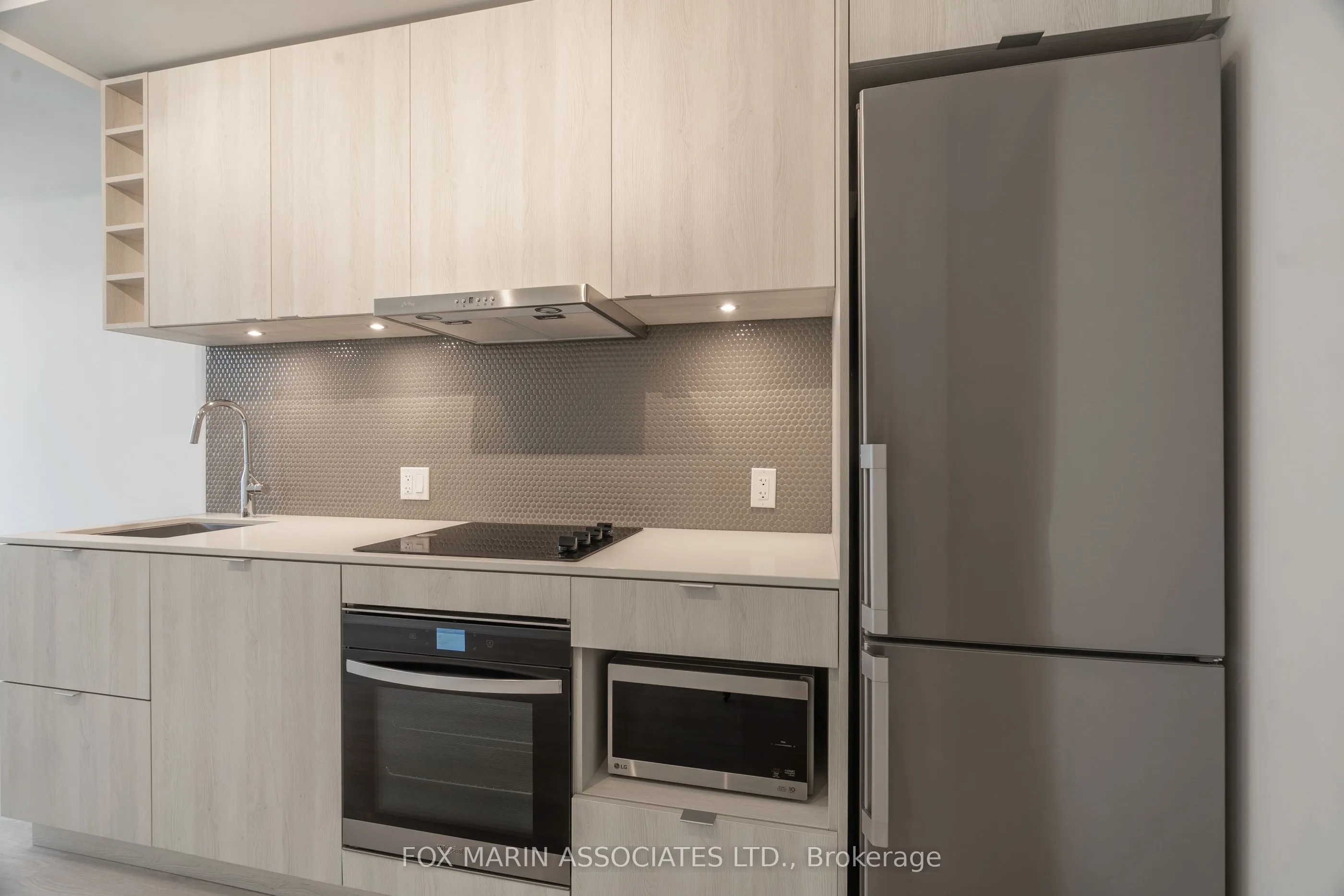 11 Yorkville Avenue, #808