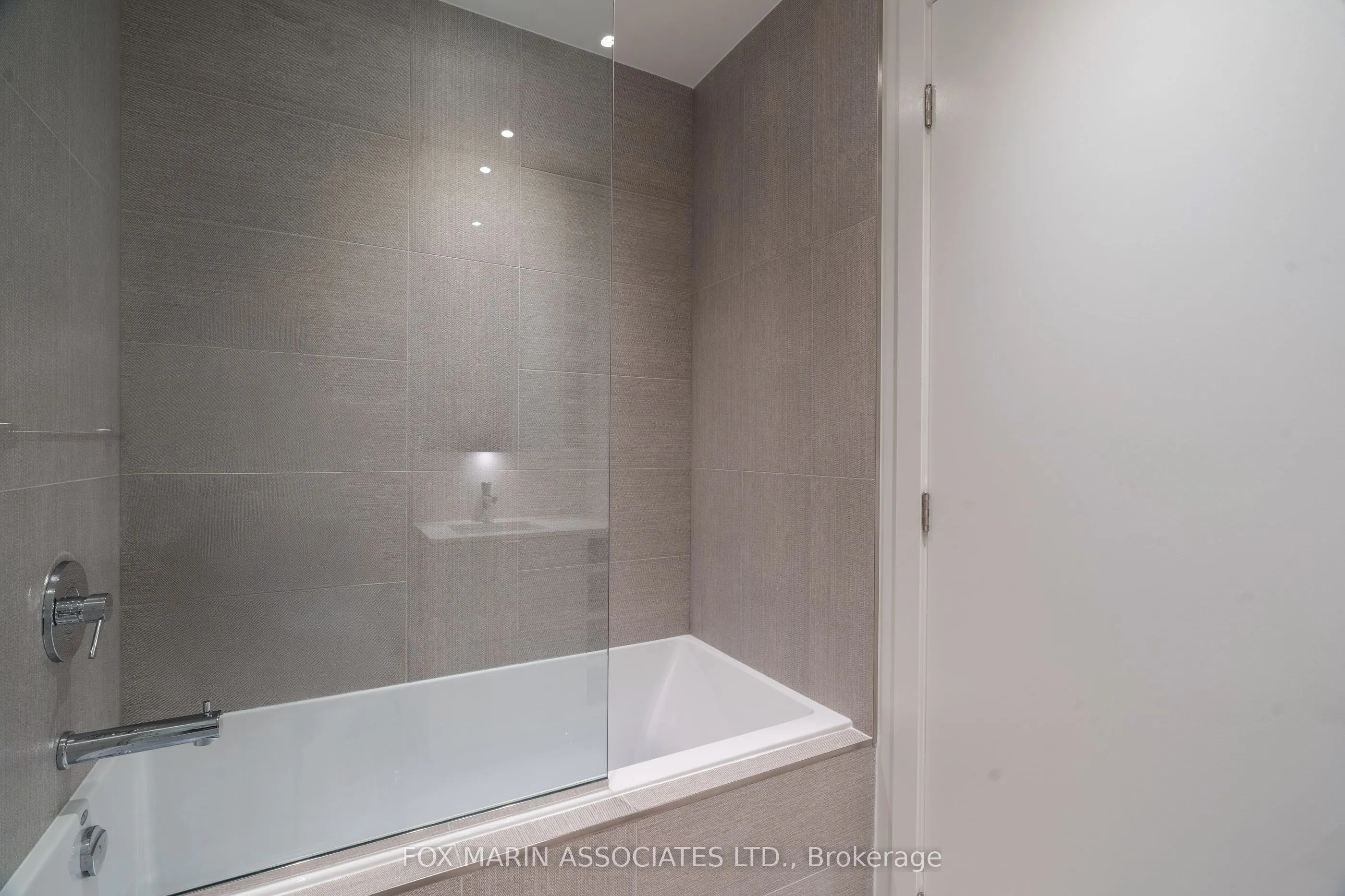 11 Yorkville Avenue, #808