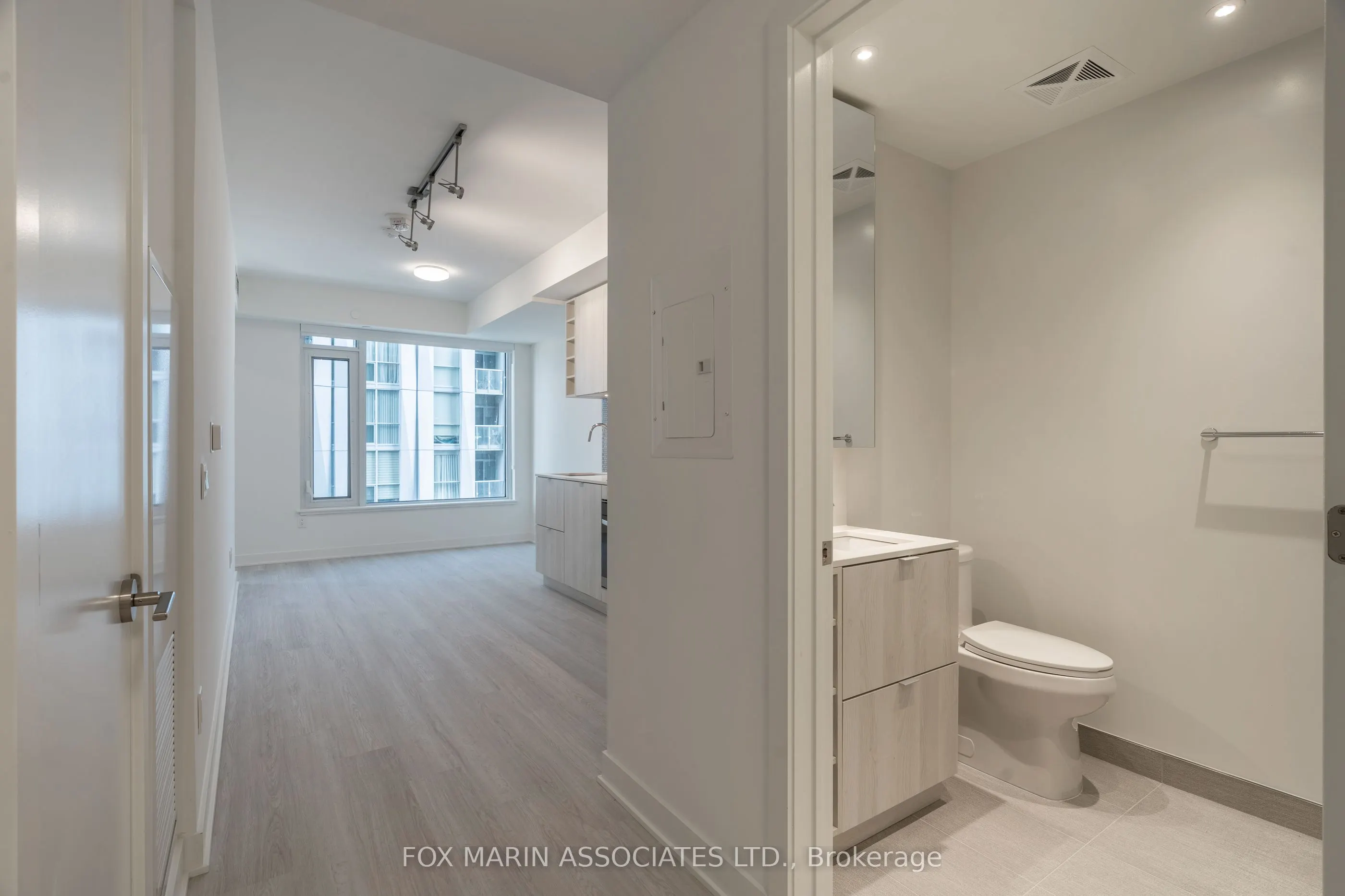 11 Yorkville Avenue, #808