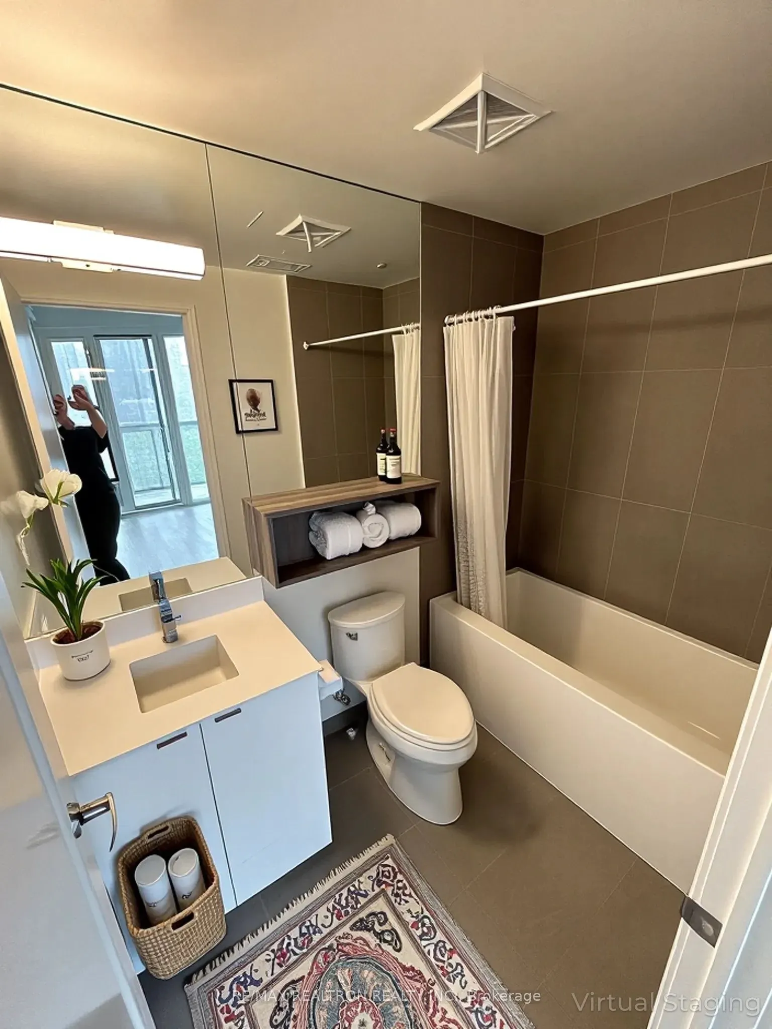 135 Lower Sherbourne Street, #2433W