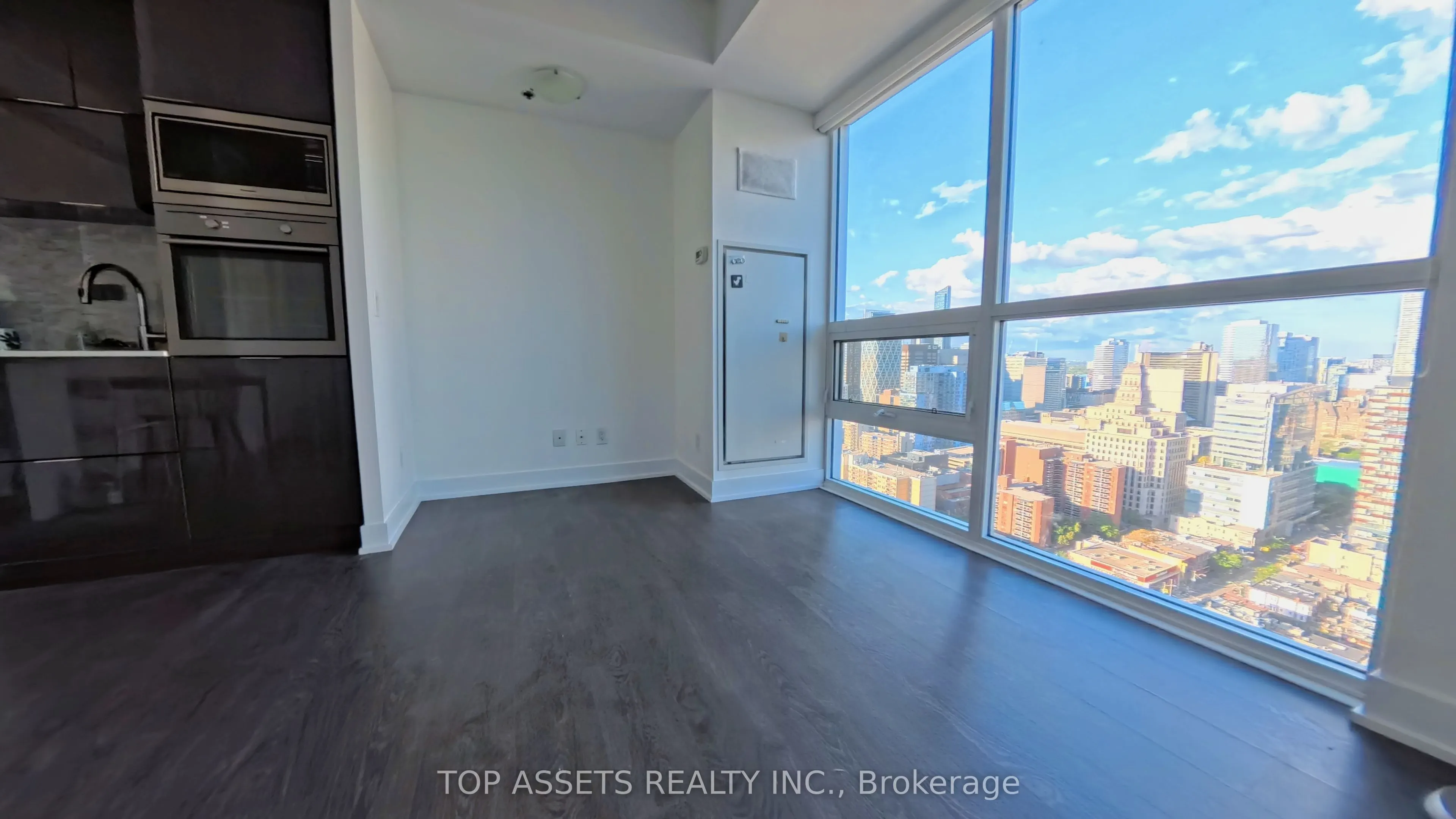 318 Richmond Street W, #3006