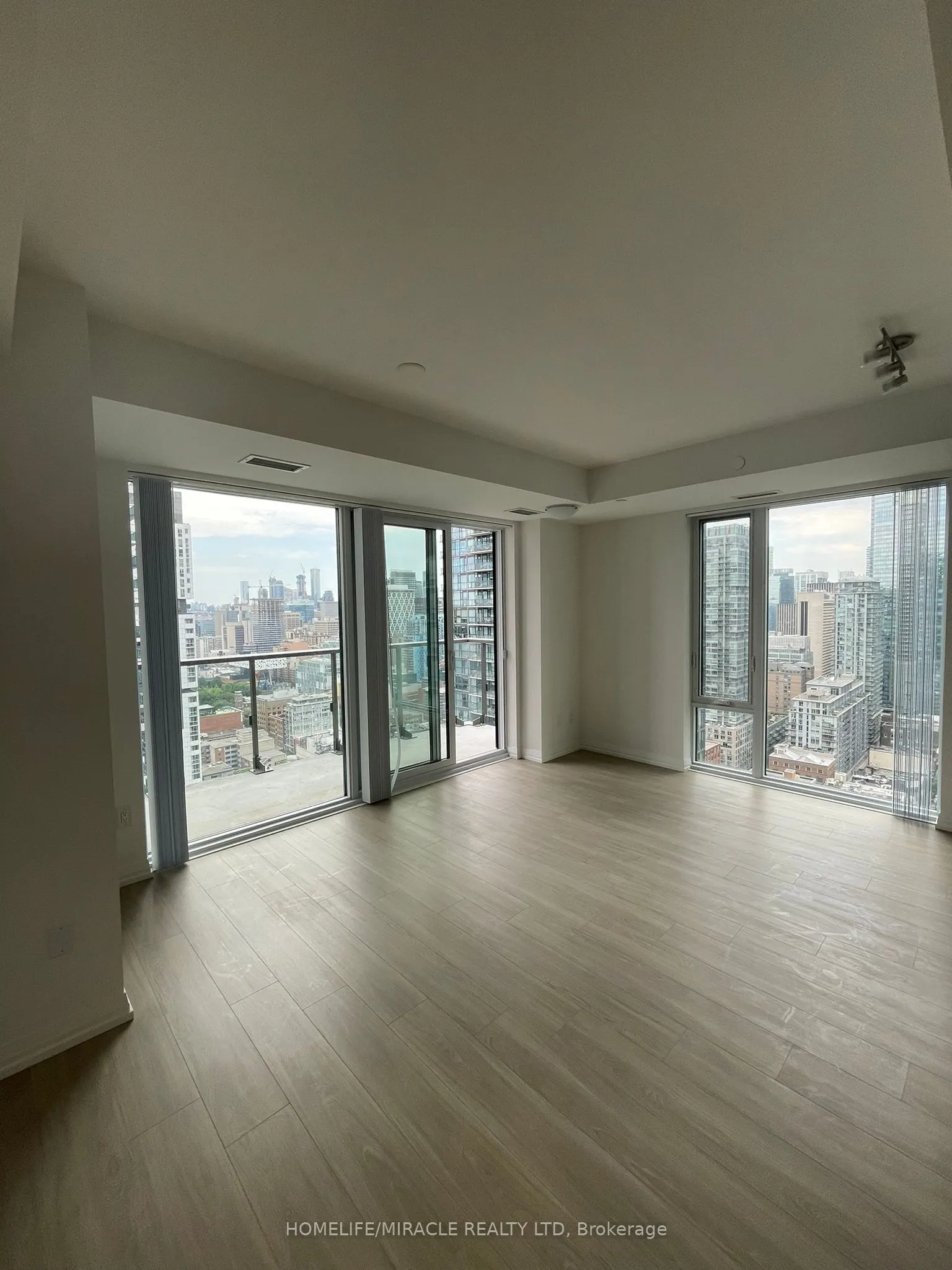 28 Widmer Street, #3528
