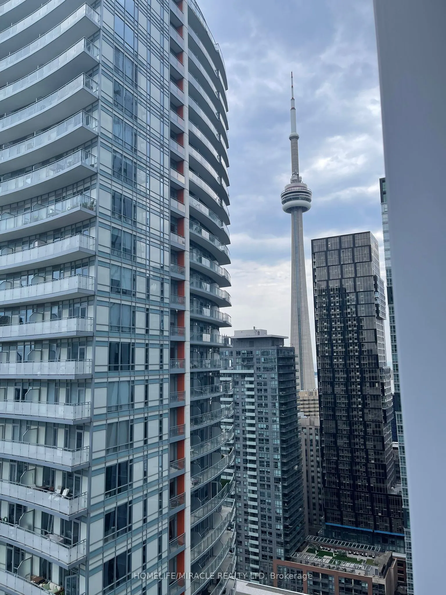 28 Widmer Street, #3528
