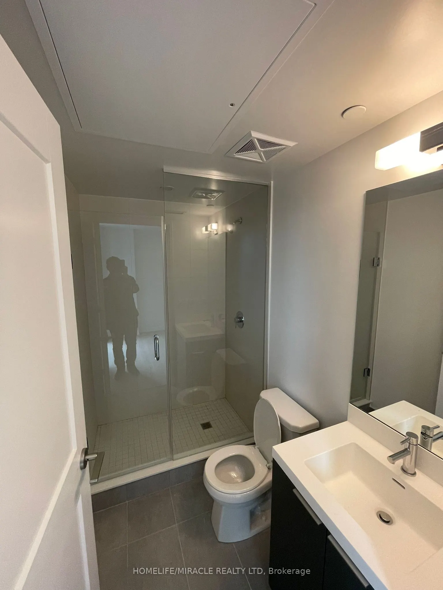 28 Widmer Street, #3528