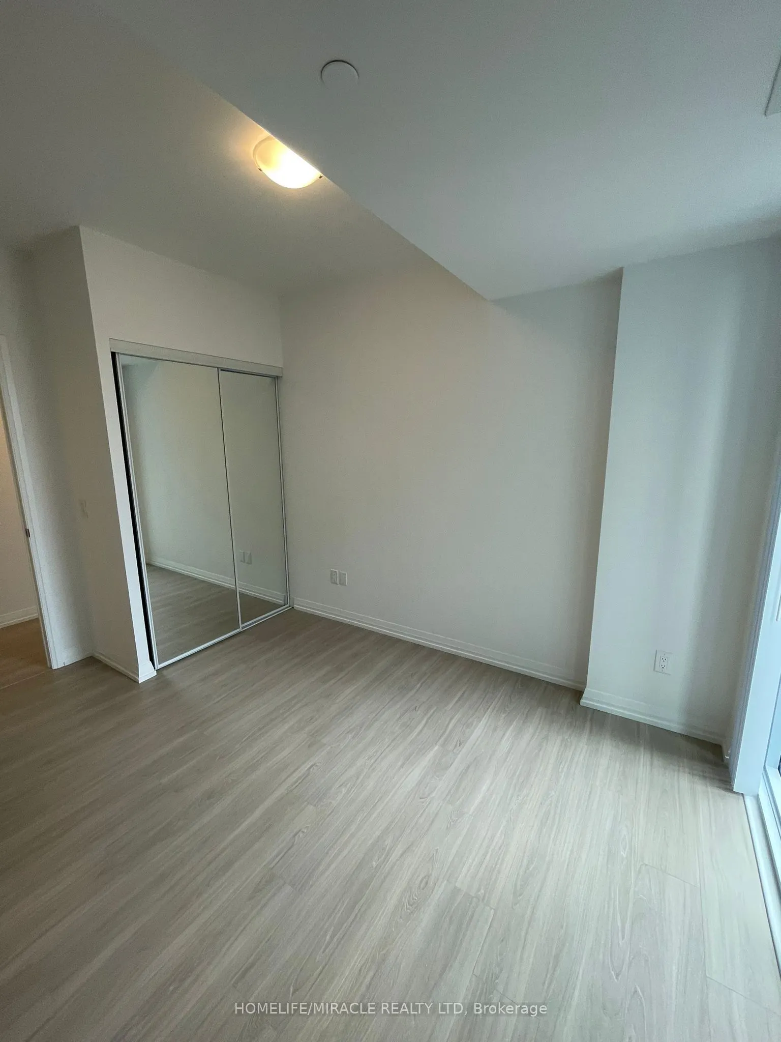 28 Widmer Street, #3528