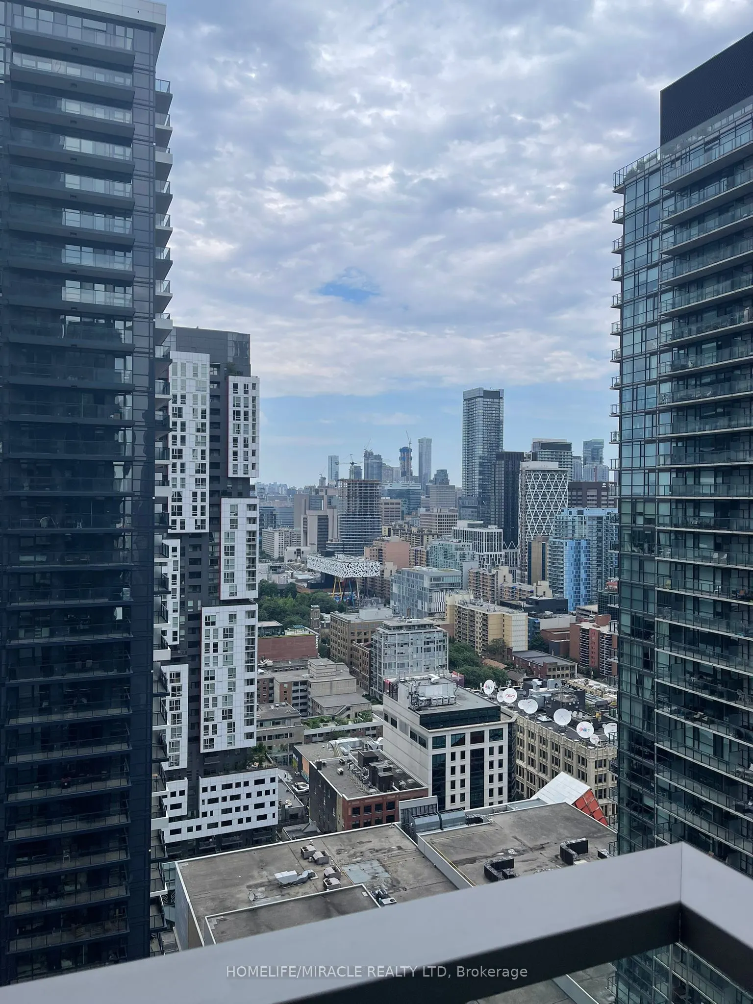 28 Widmer Street, #3528