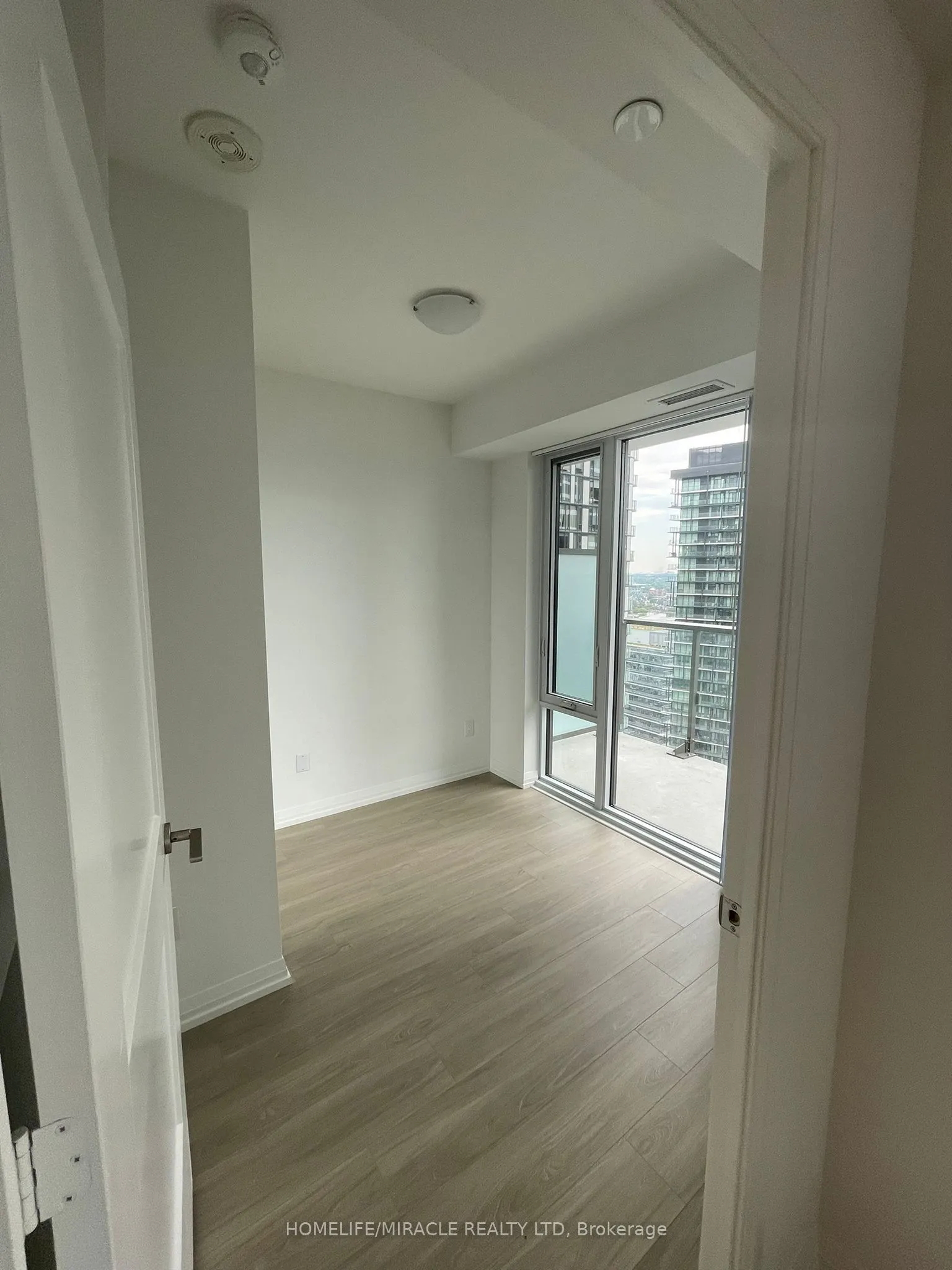 28 Widmer Street, #3528