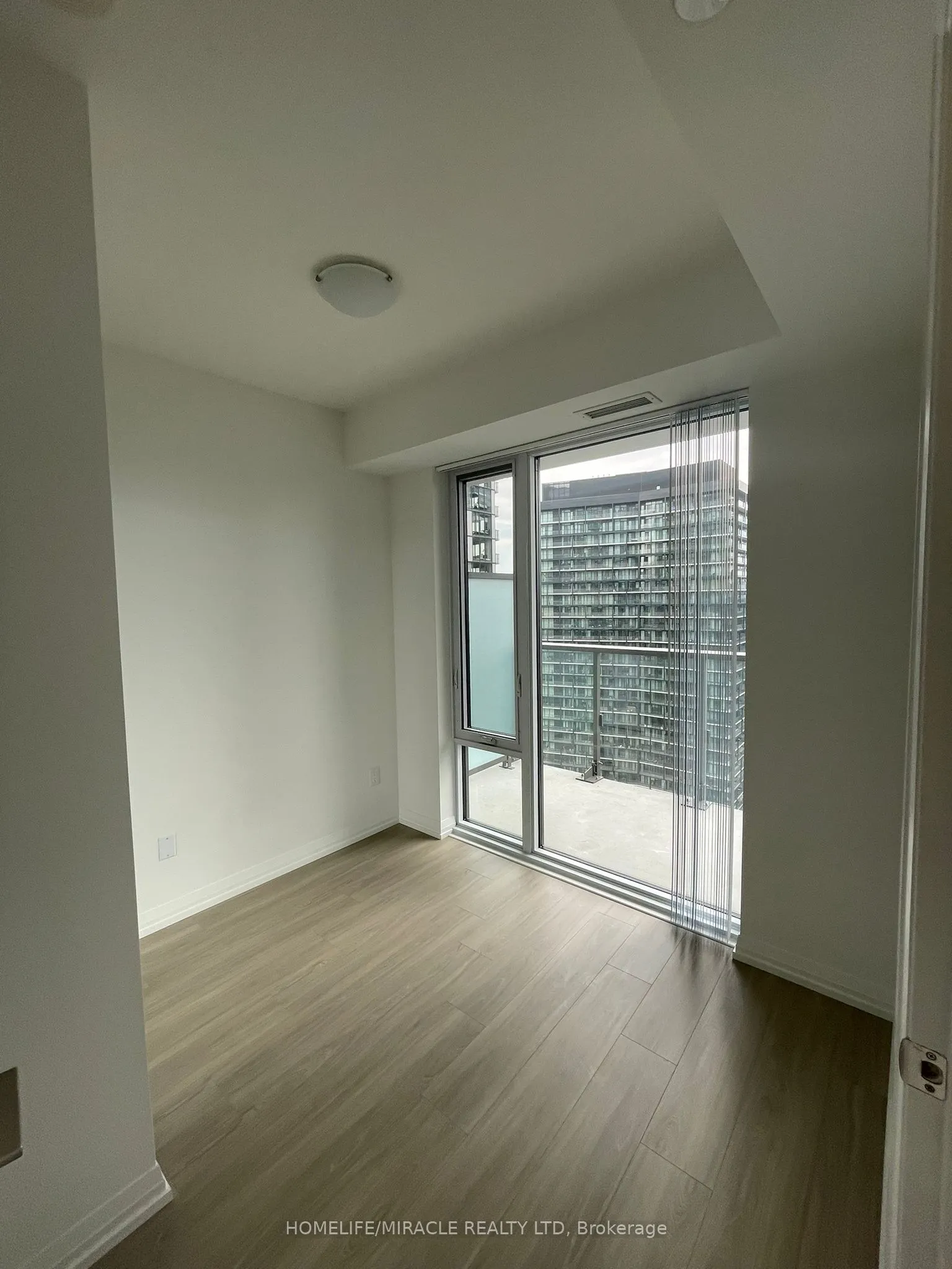 28 Widmer Street, #3528