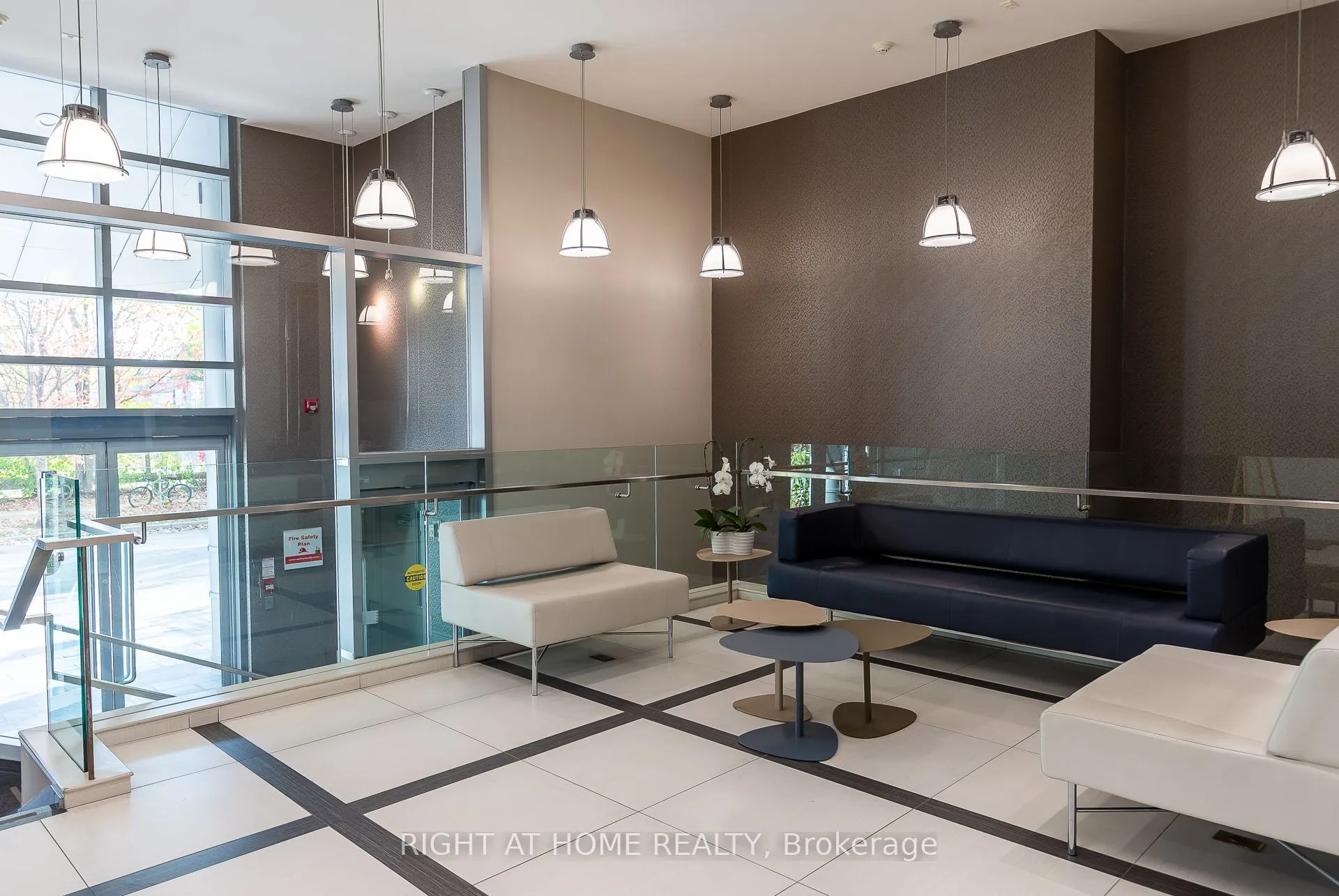 380 Macpherson Avenue, #306