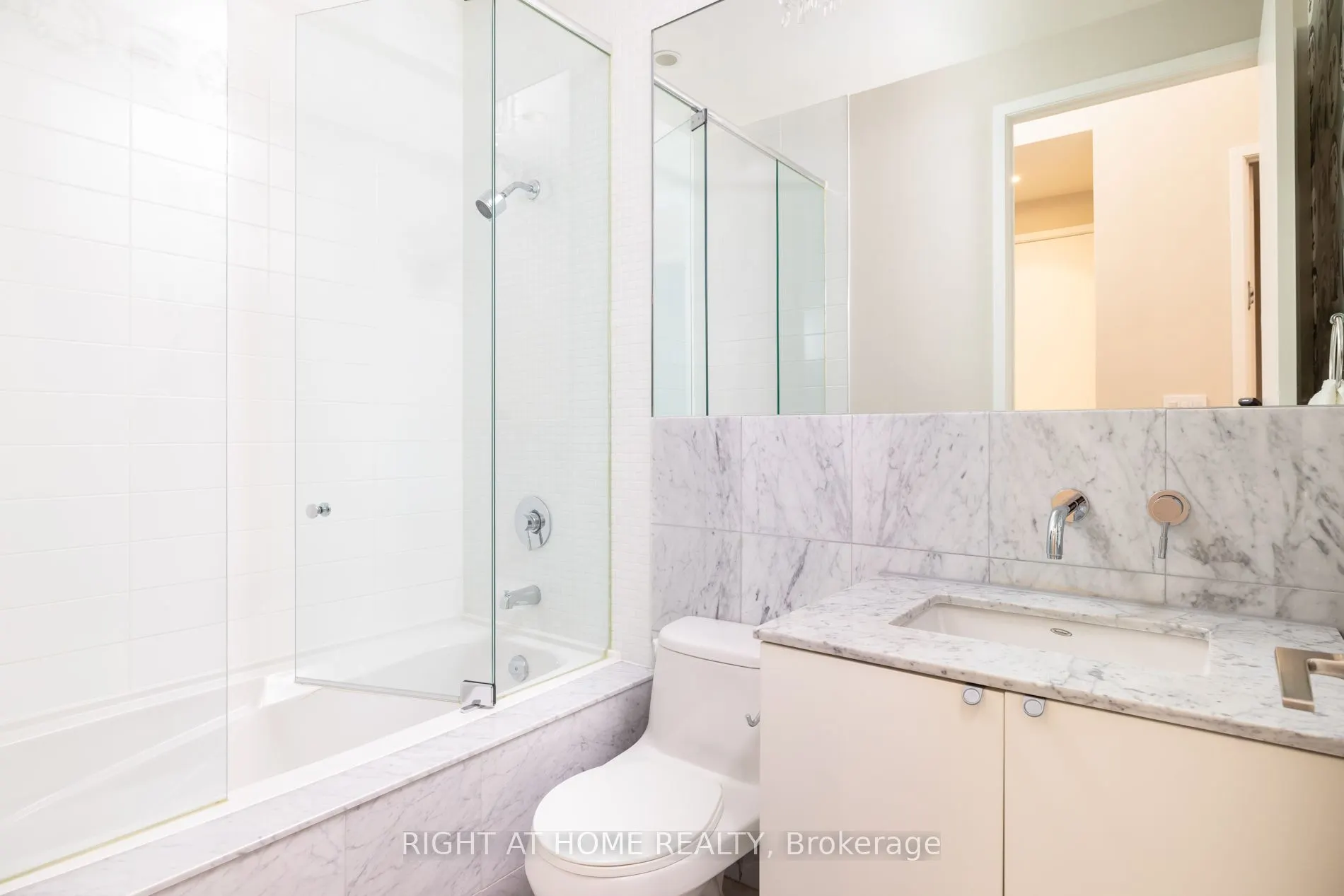 380 Macpherson Avenue, #306