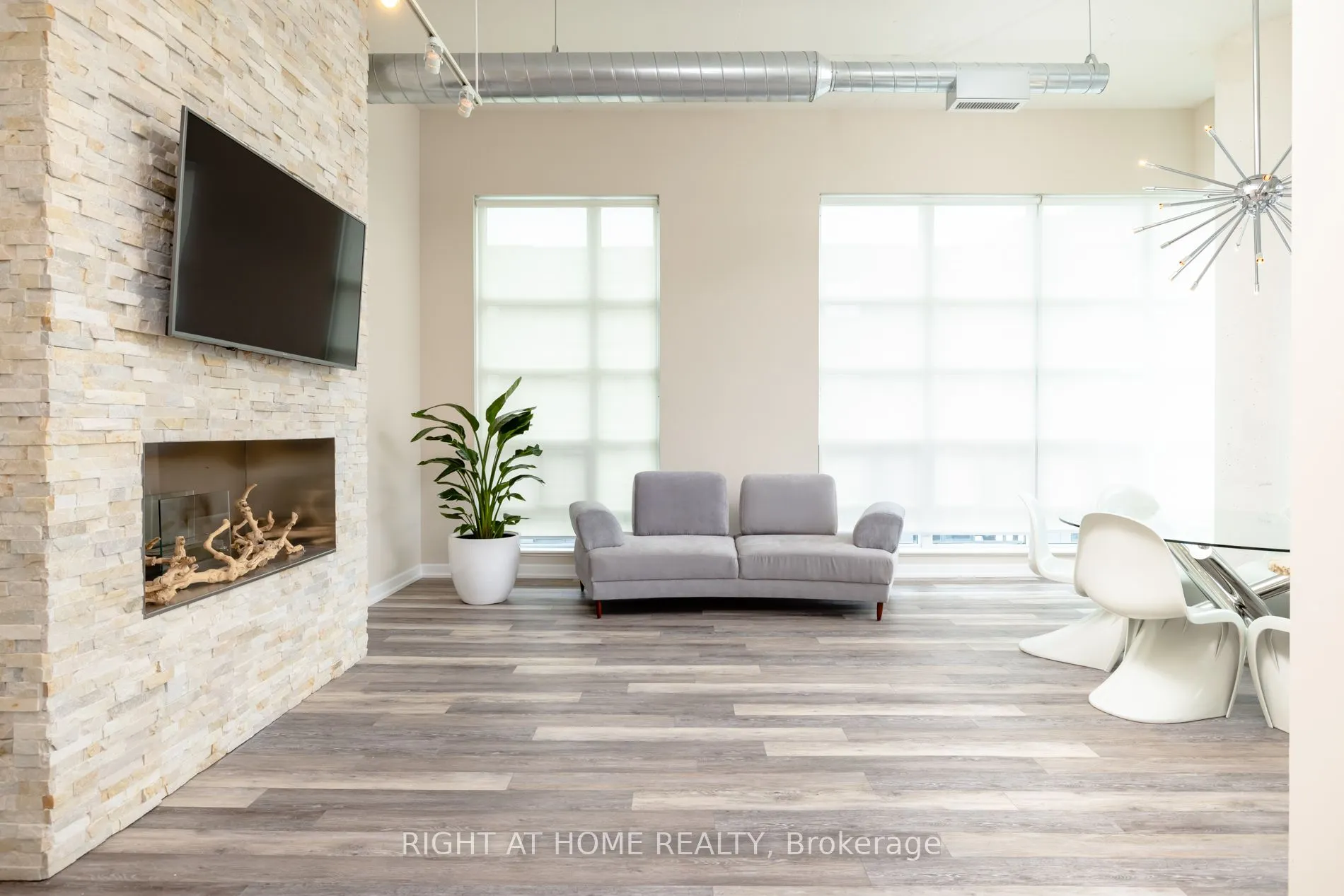380 Macpherson Avenue, #306