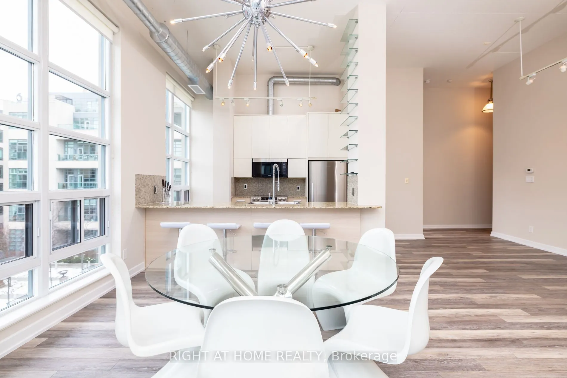 380 Macpherson Avenue, #306