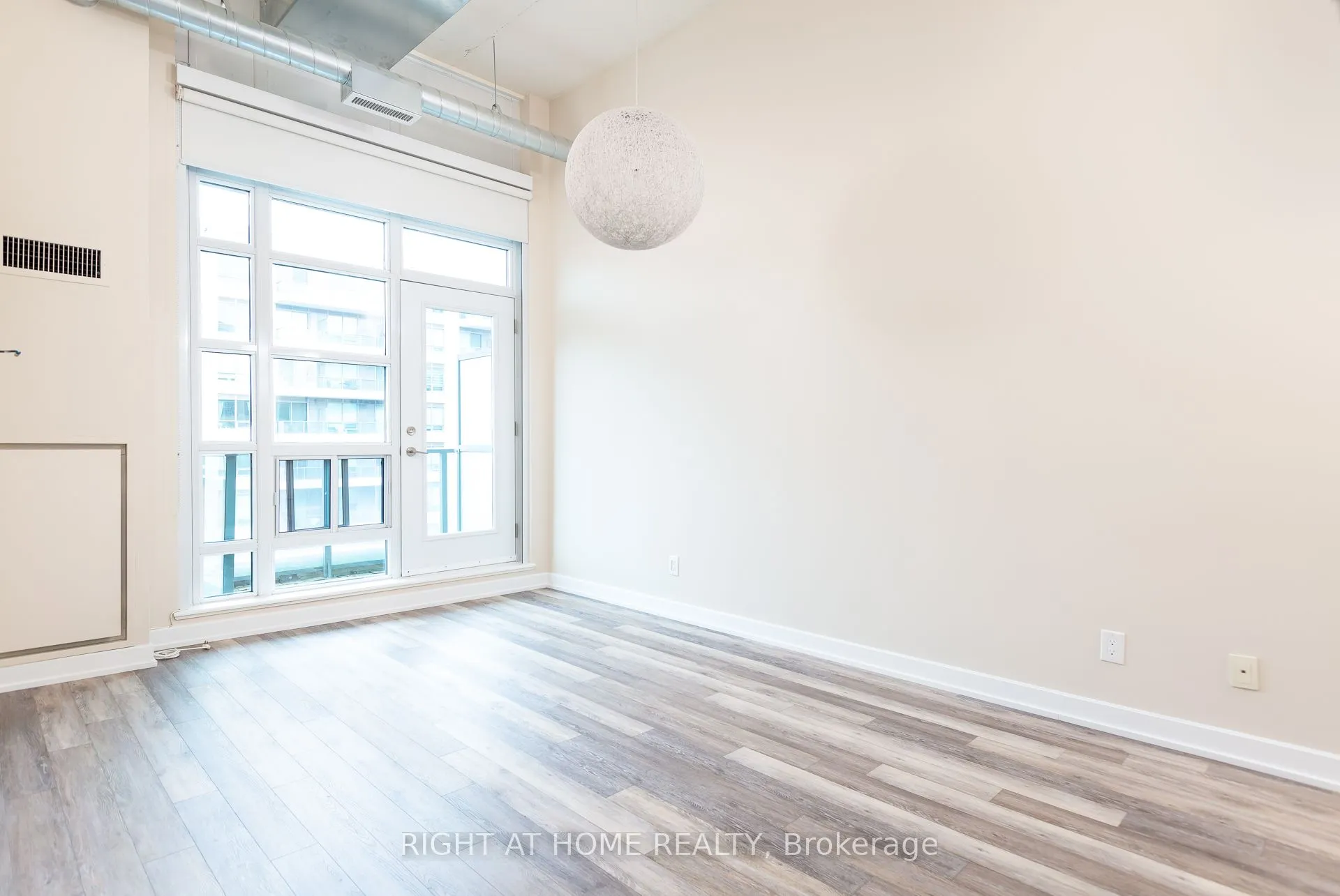 380 Macpherson Avenue, #306