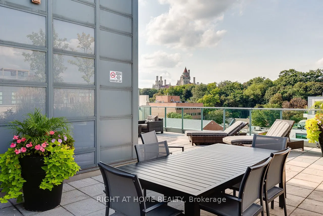 380 Macpherson Avenue, #306