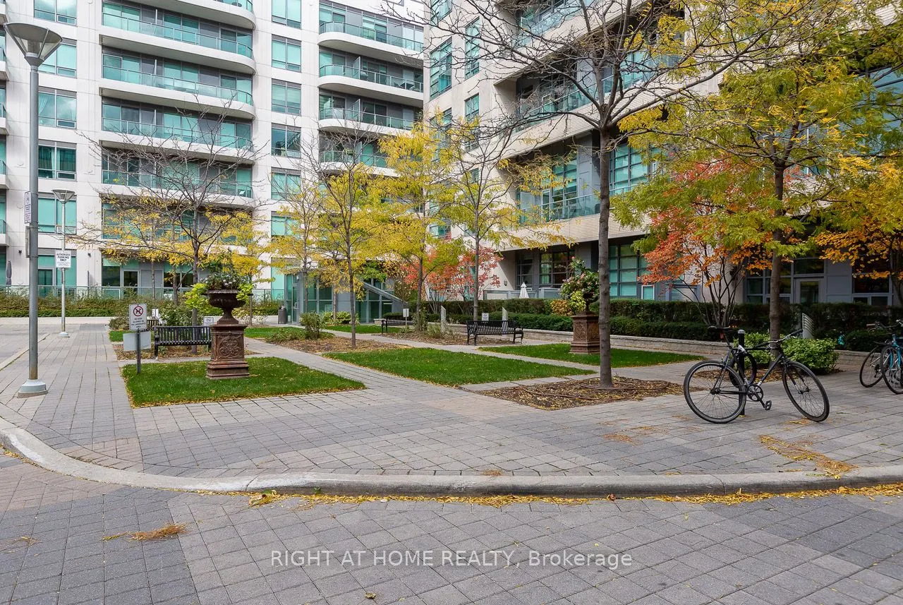 380 Macpherson Avenue, #306
