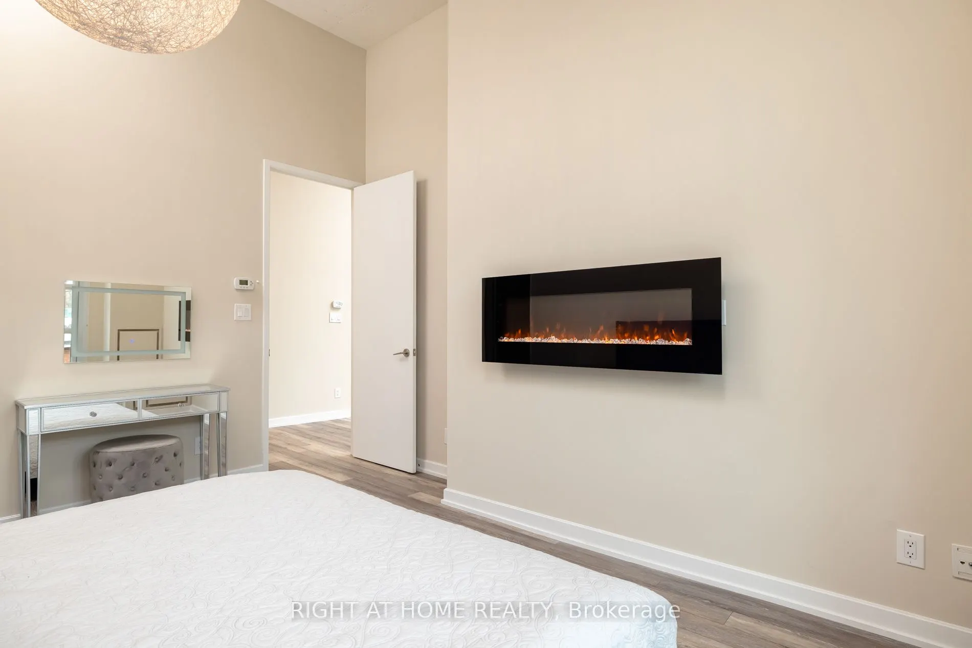 380 Macpherson Avenue, #306