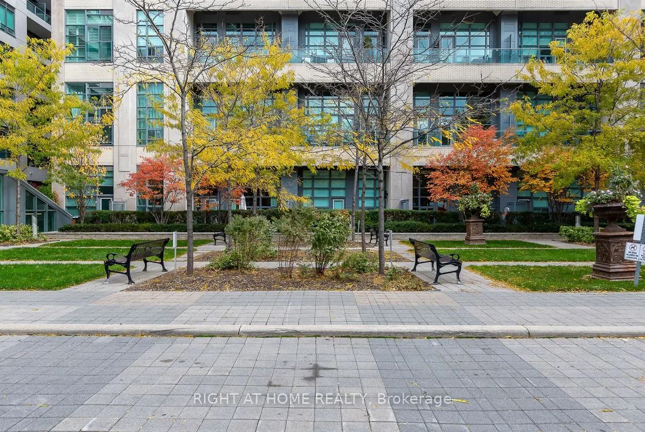 380 Macpherson Avenue, #306