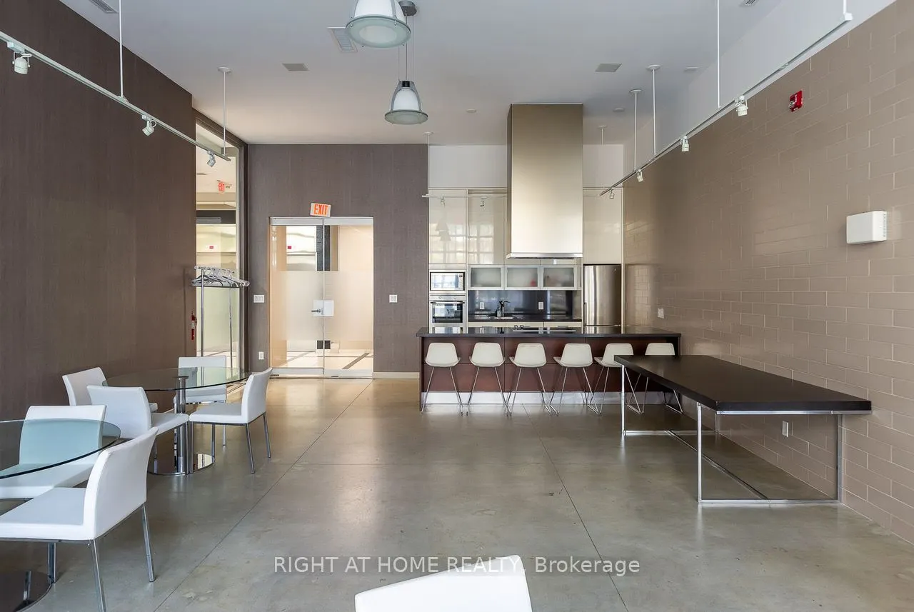 380 Macpherson Avenue, #306