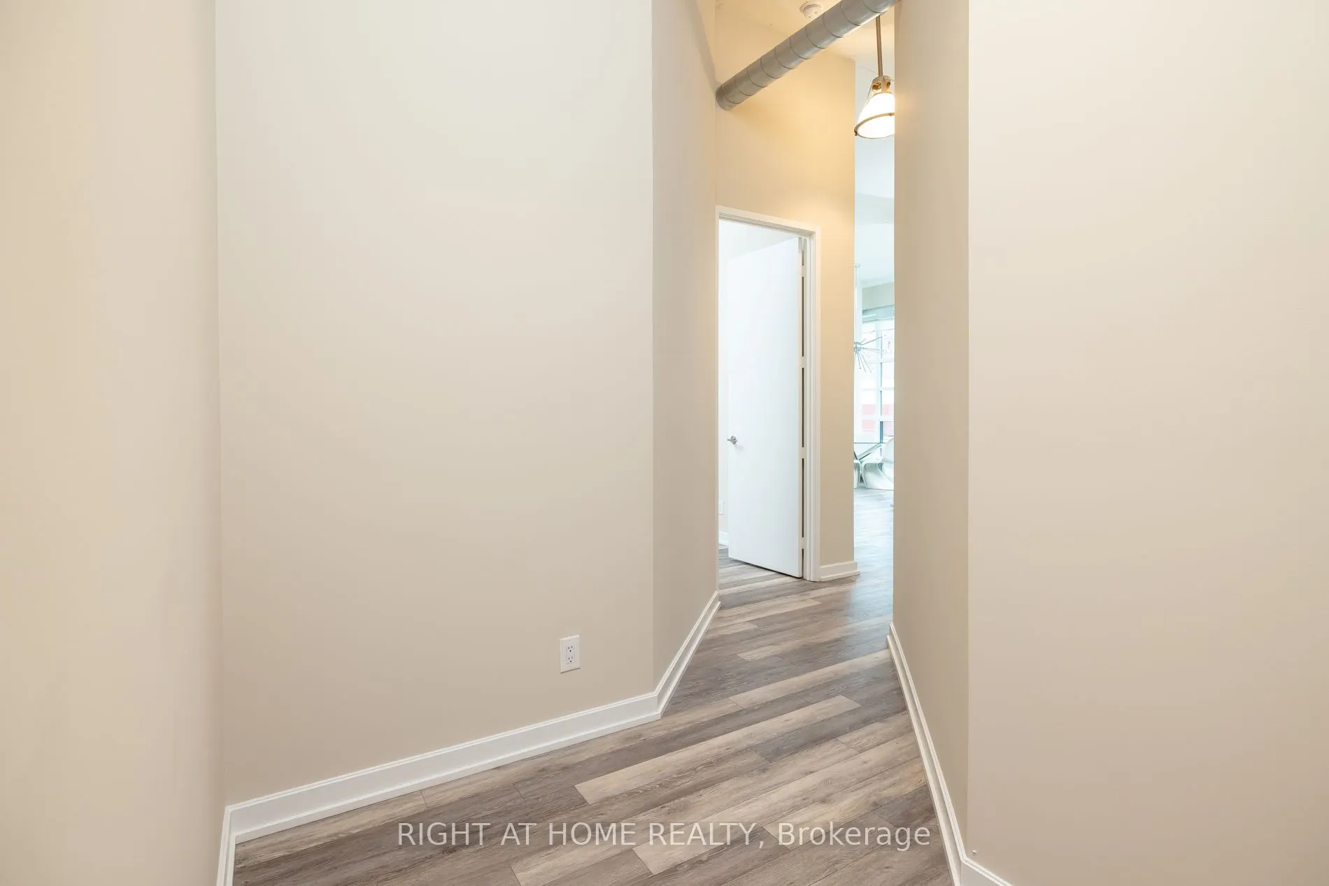 380 Macpherson Avenue, #306