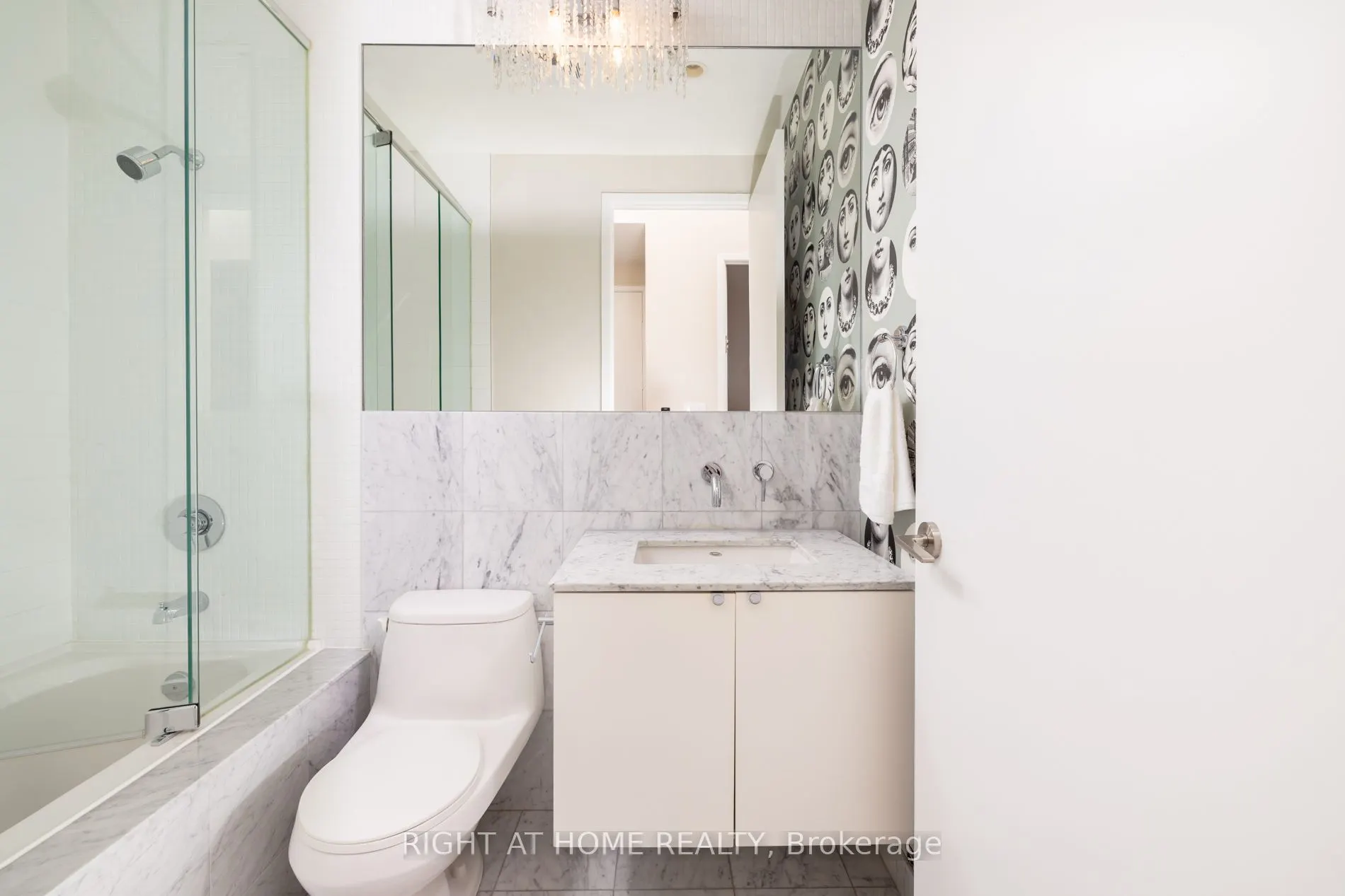 380 Macpherson Avenue, #306