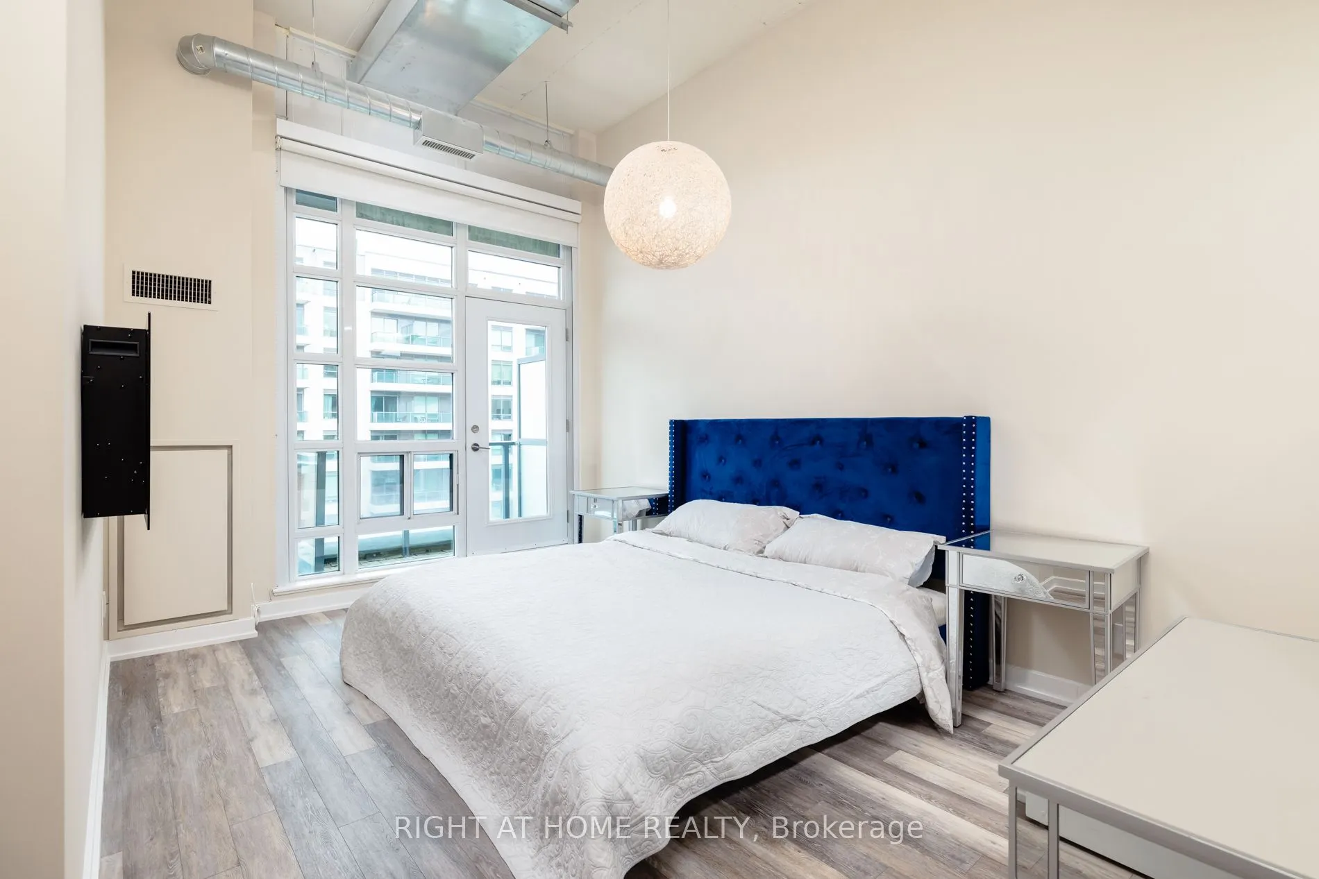 380 Macpherson Avenue, #306