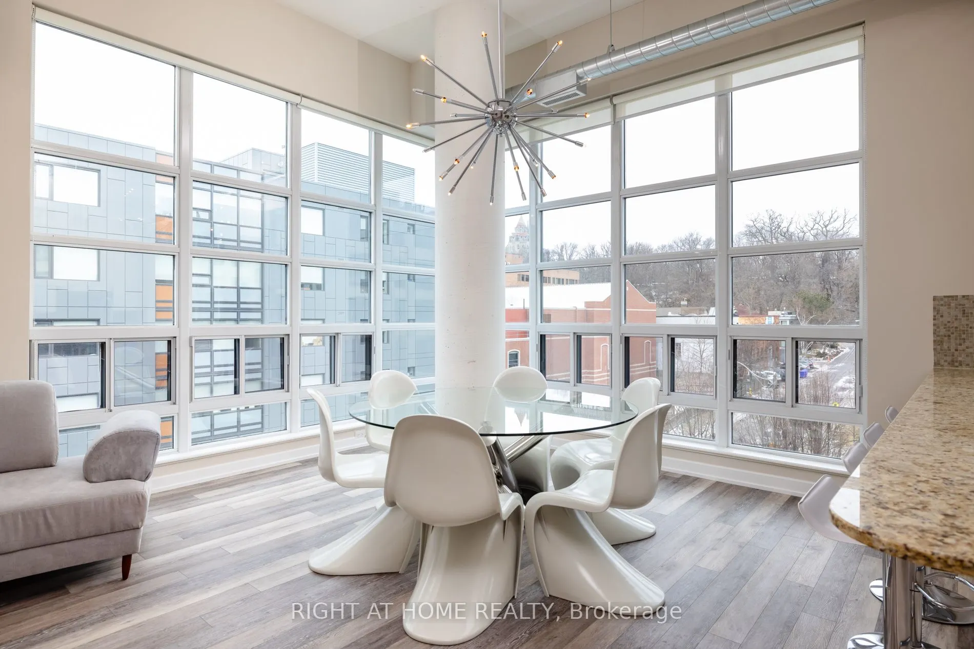 380 Macpherson Avenue, #306