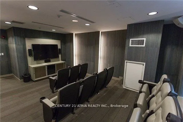 126 Simcoe Street, #1904