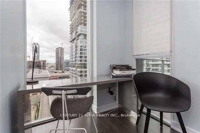 126 Simcoe Street, #1904