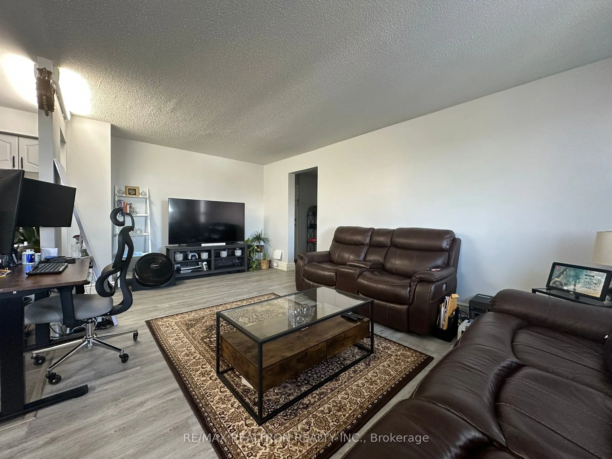 100 Leeward Glenway, #1401