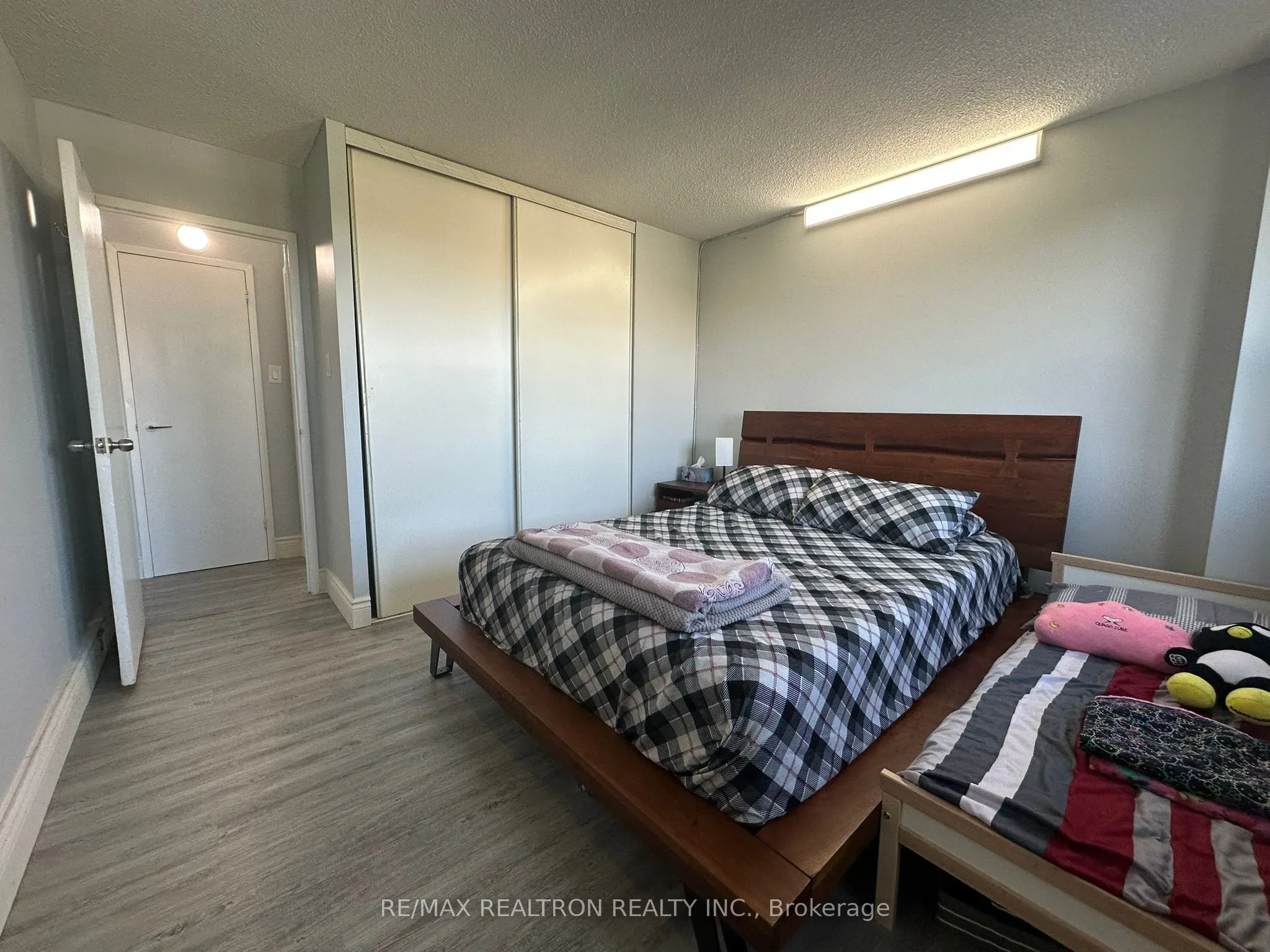 100 Leeward Glenway, #1401