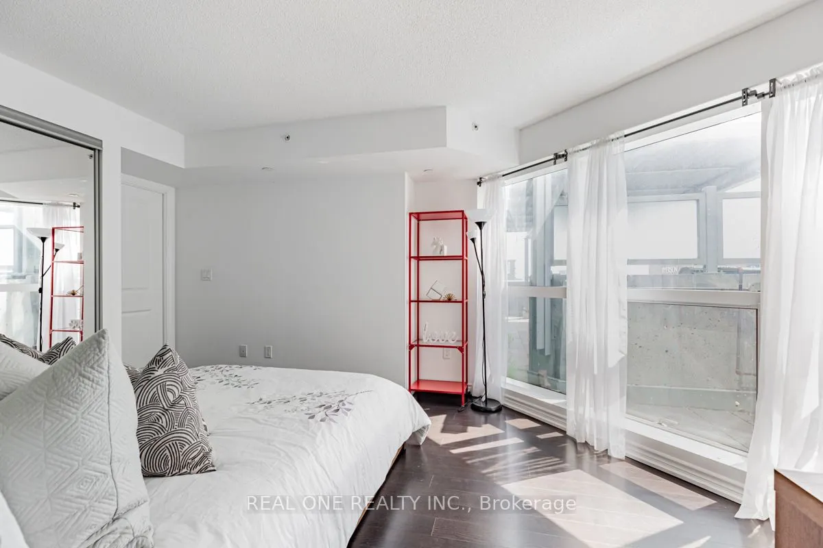 386 Yonge Street, #1408