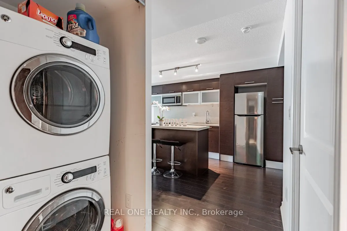 386 Yonge Street, #1408