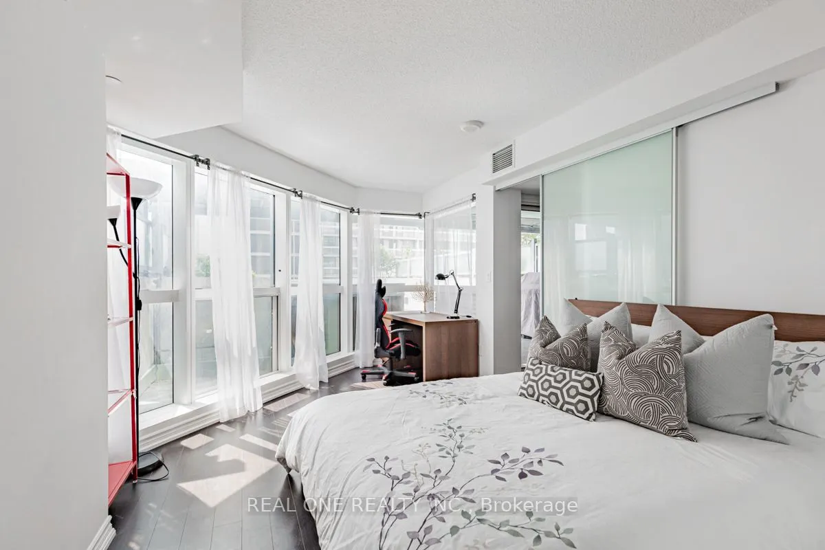 386 Yonge Street, #1408