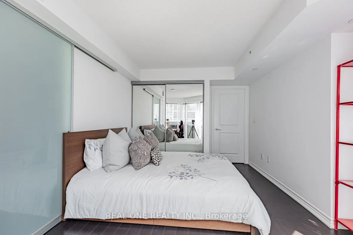 386 Yonge Street, #1408